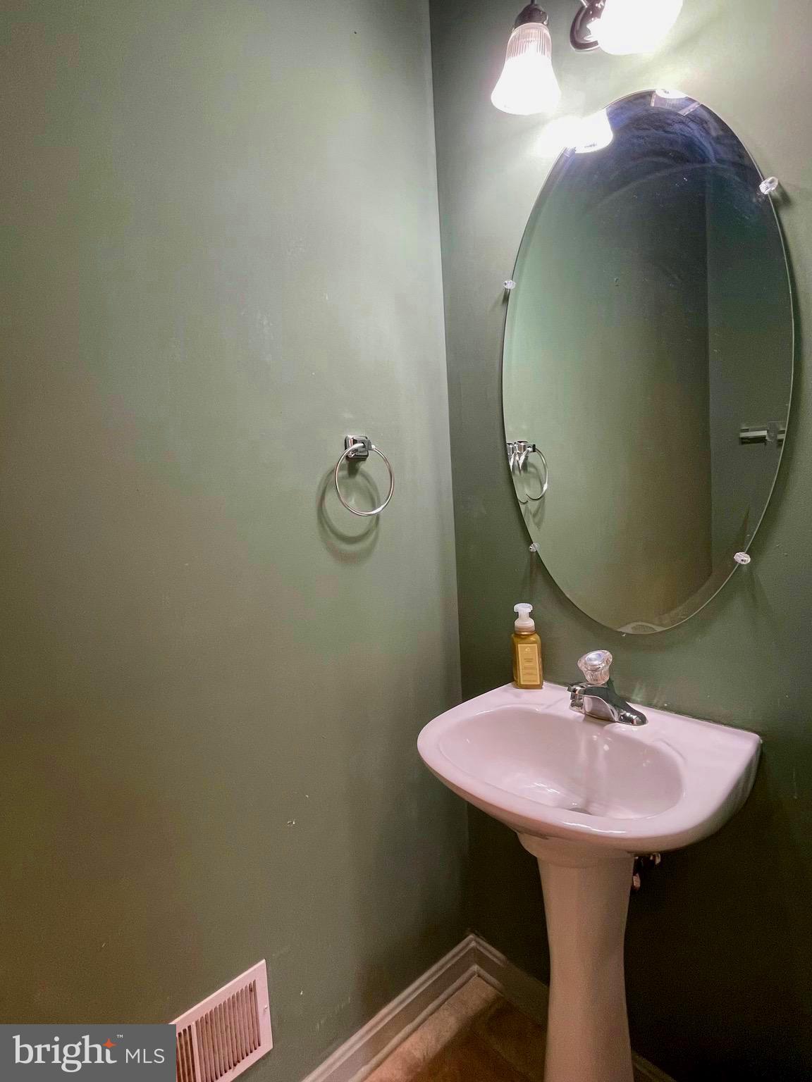 APPLE KNOLLS ESTATES - Residential