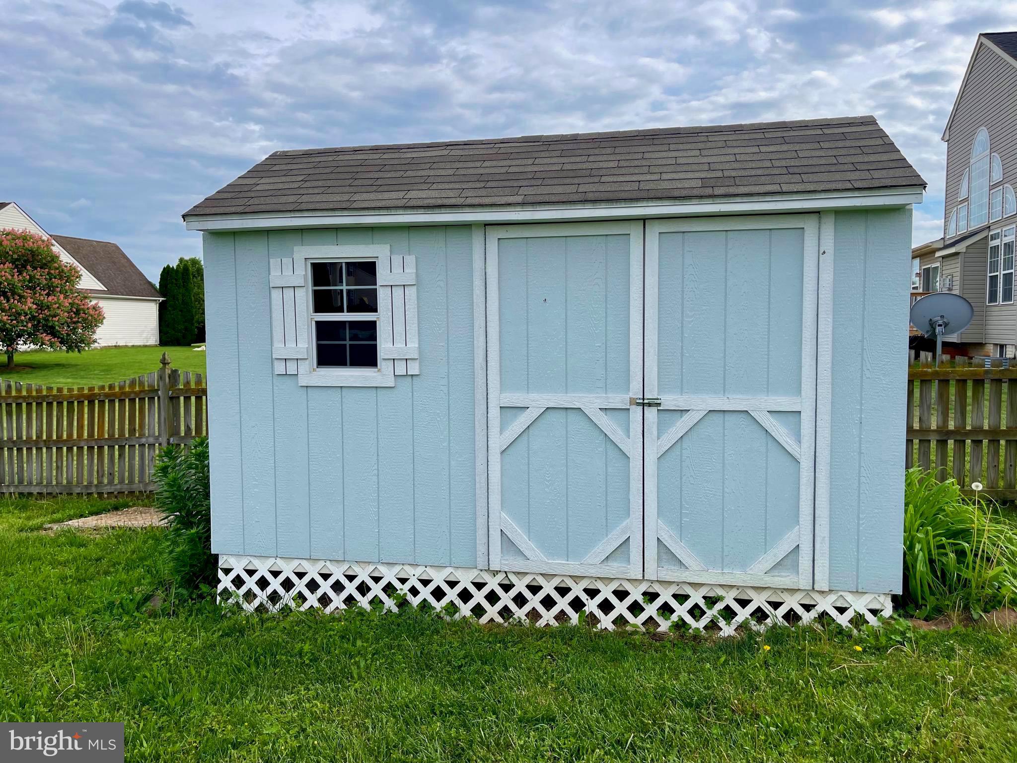 APPLE KNOLLS ESTATES - Residential