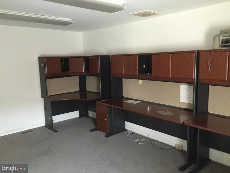 WHITE PLAINS COM CTR SUB - Commercial Lease