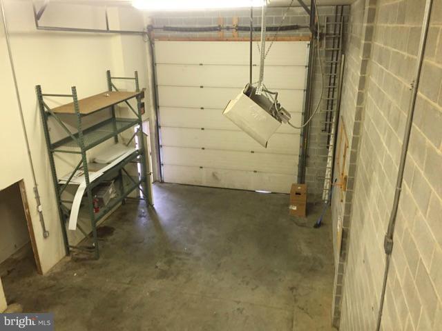 WHITE PLAINS COM CTR SUB - Commercial Lease