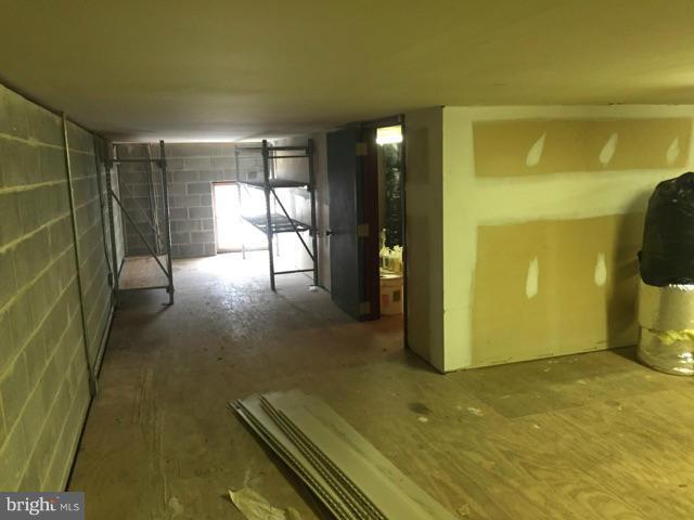 WHITE PLAINS COM CTR SUB - Commercial Lease