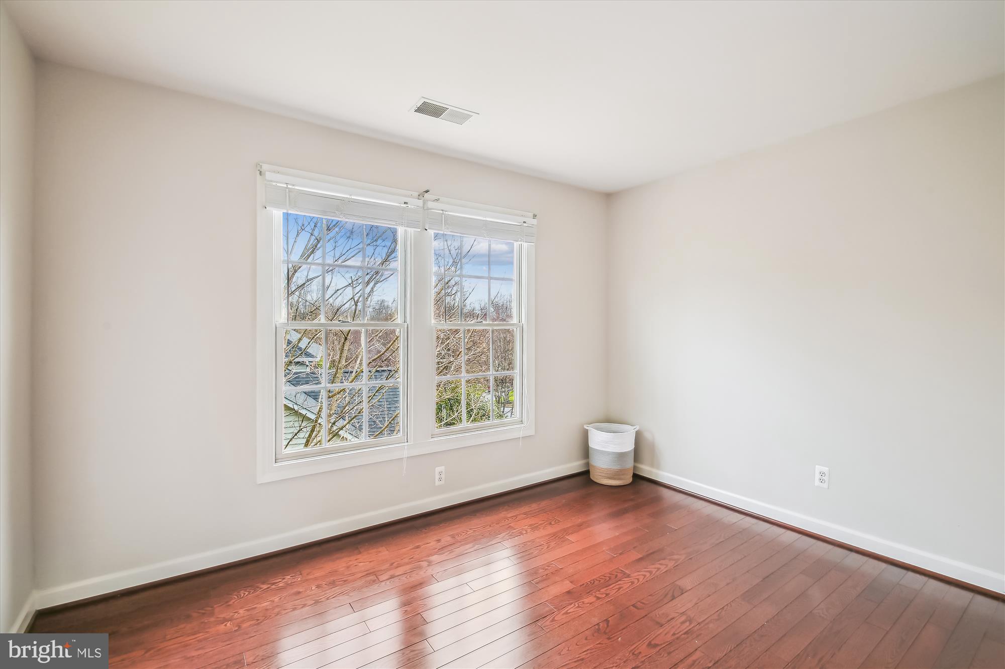 CRESTWOOD - Residential