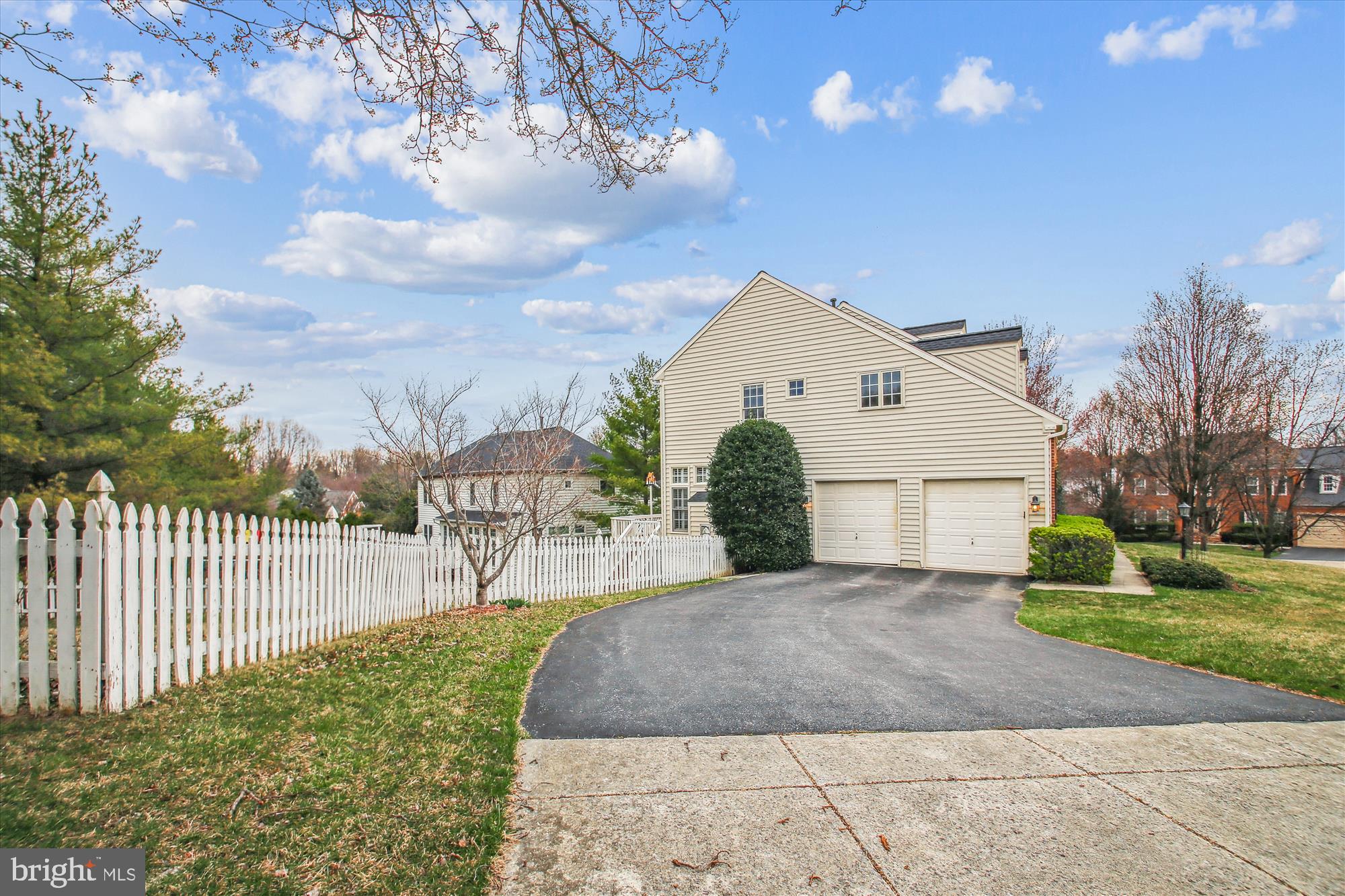 CRESTWOOD - Residential