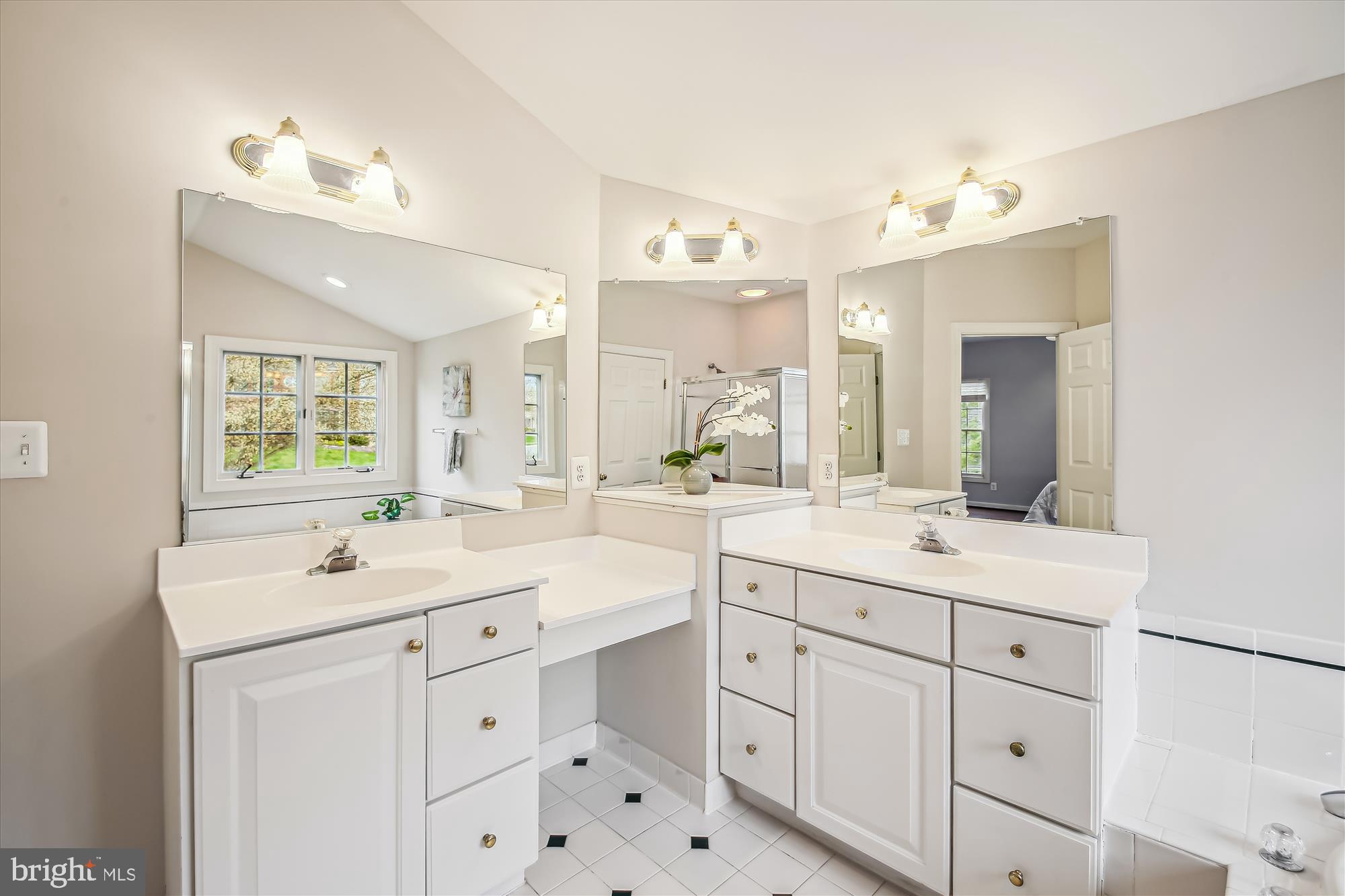 CRESTWOOD - Residential