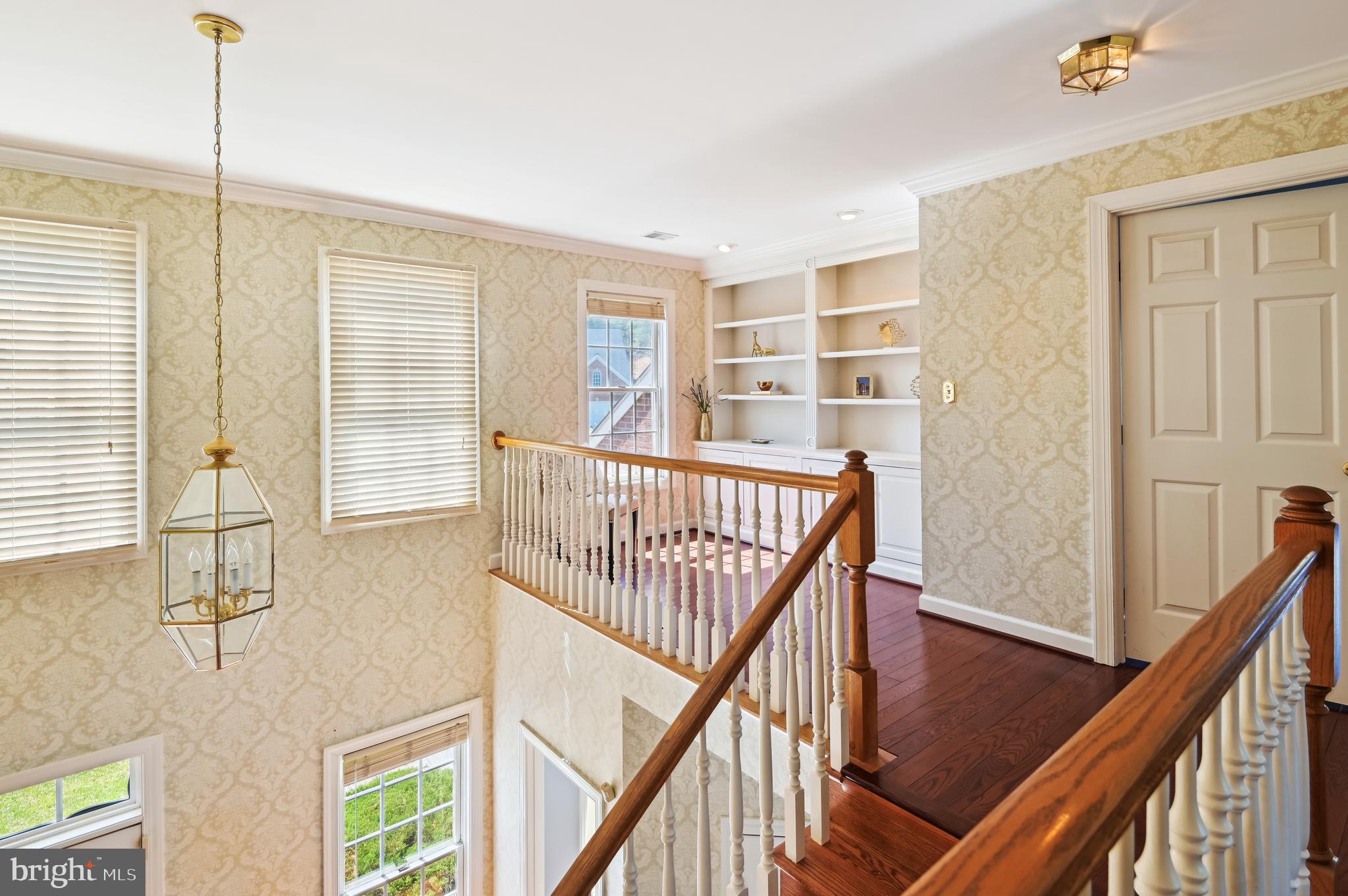 CRESTWOOD - Residential