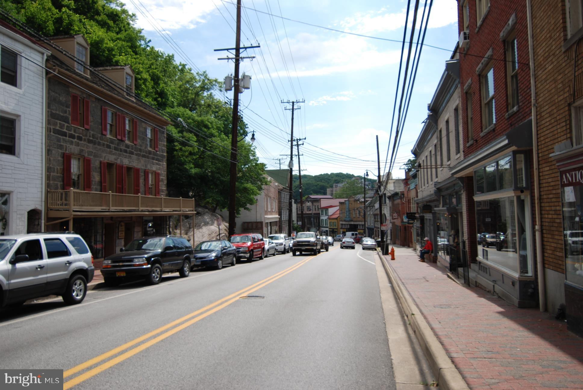 CRESTWOOD - Residential