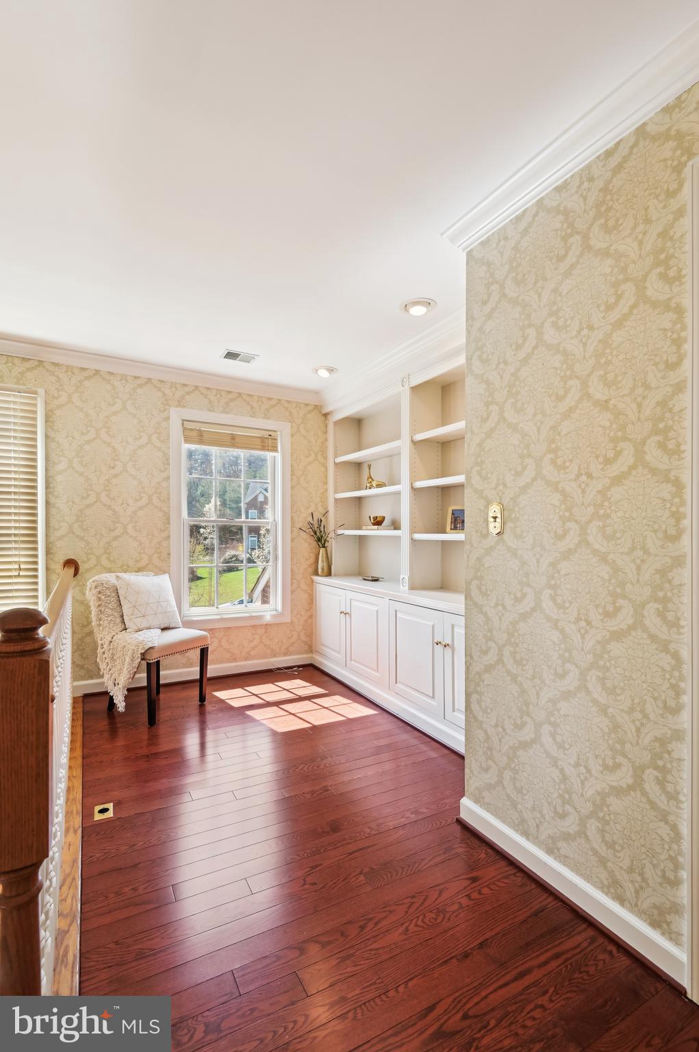 CRESTWOOD - Residential