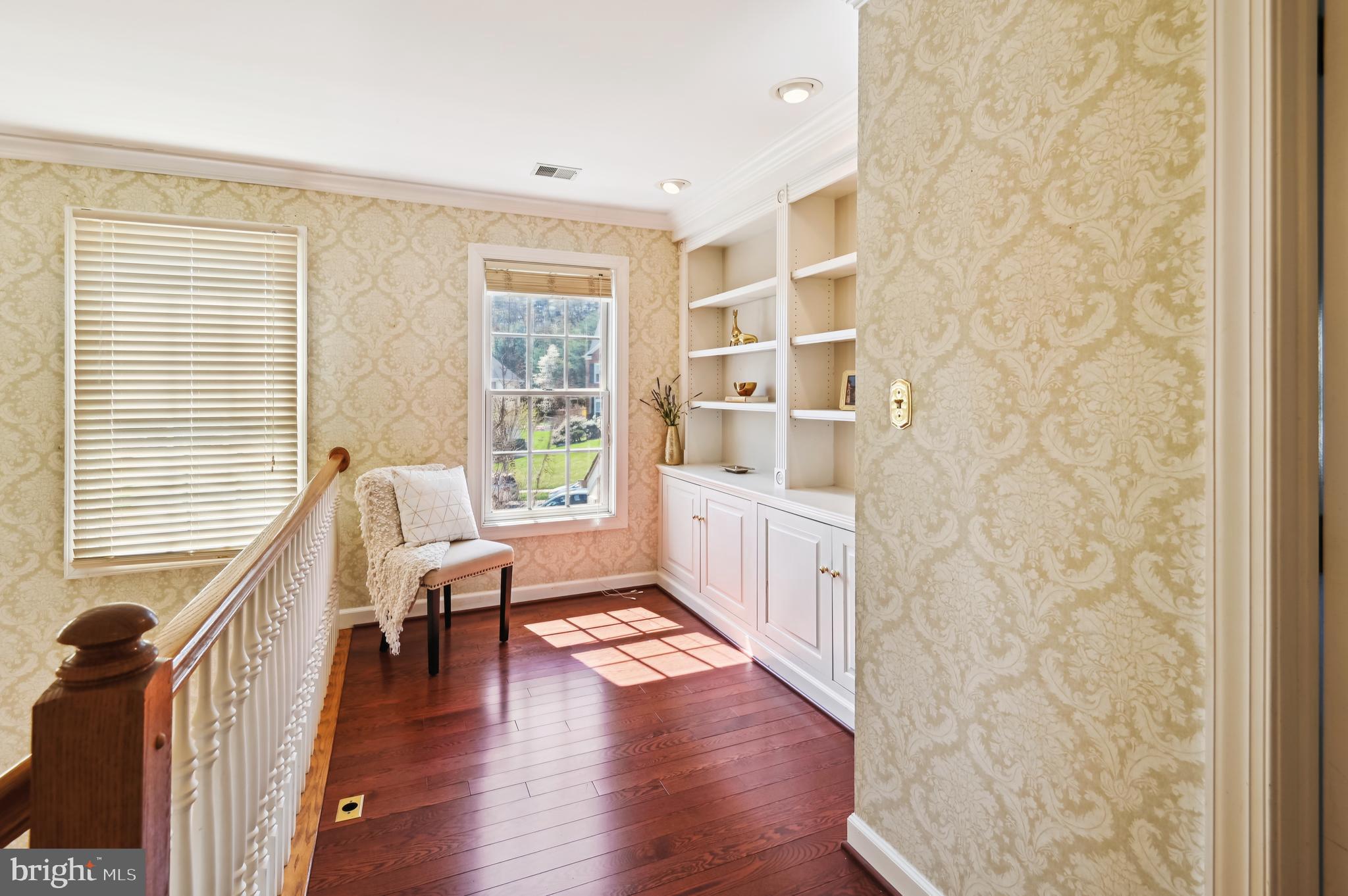 CRESTWOOD - Residential