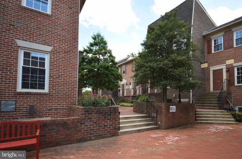 Photo of 121 - Top Floor Rowell Court #6, FALLS CHURCH, VA 22046 (MLS # VAFA2003940)