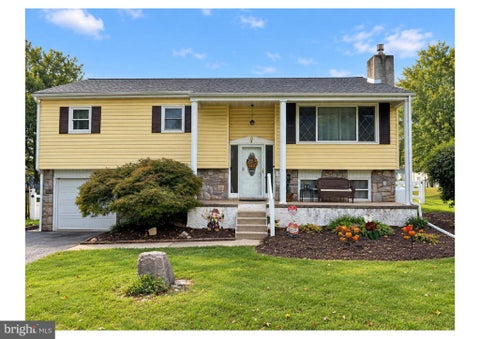 Photo of 971 Oakdale Drive, POTTSTOWN, PA 19464 (MLS # PAMC2194736)