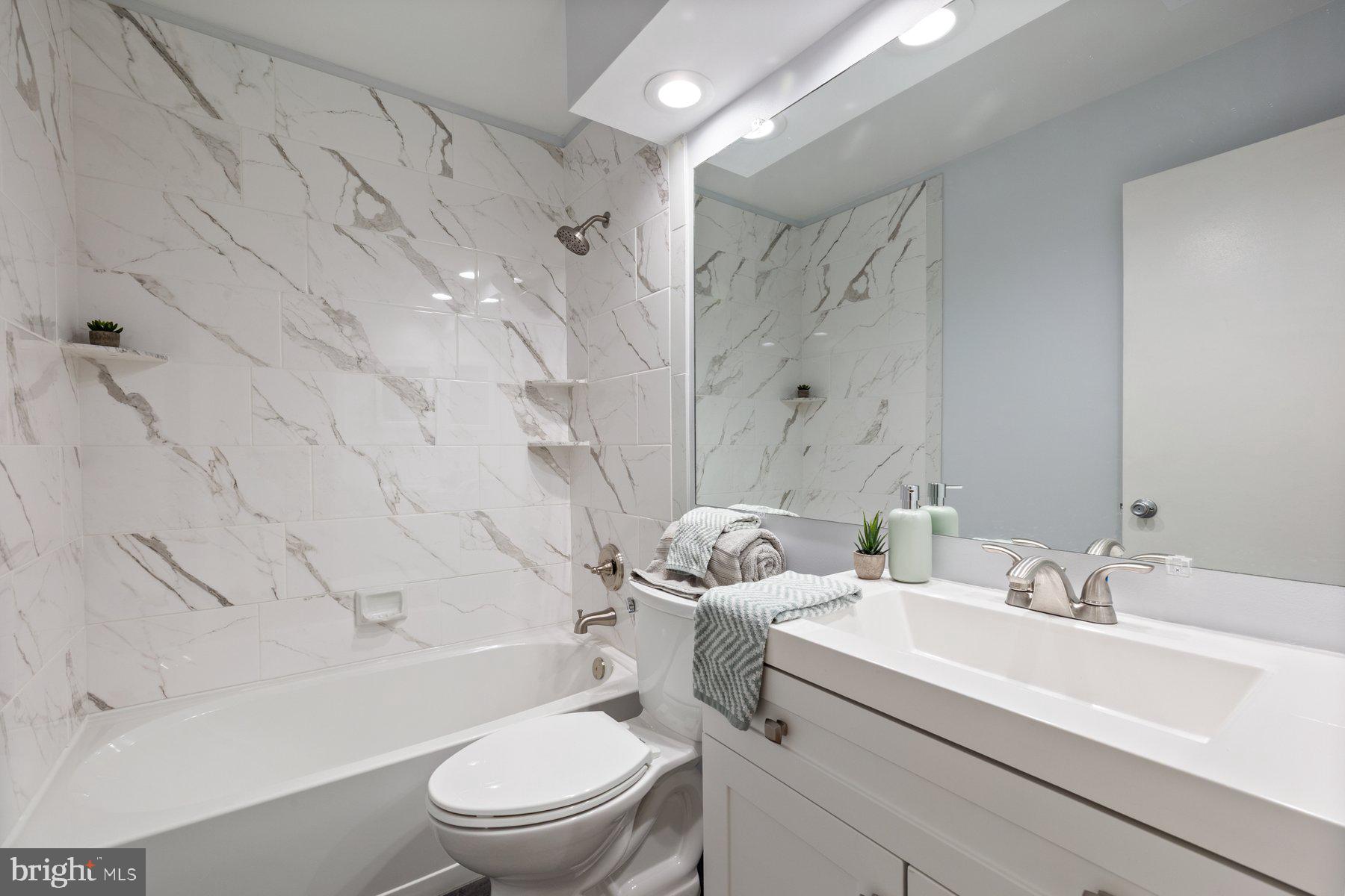 MARINERS POINT - Residential