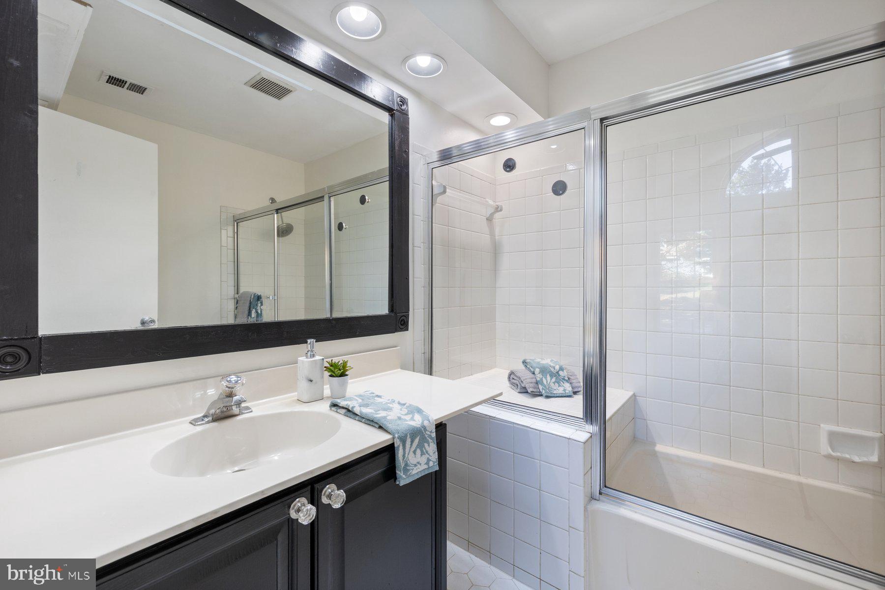 MARINERS POINT - Residential