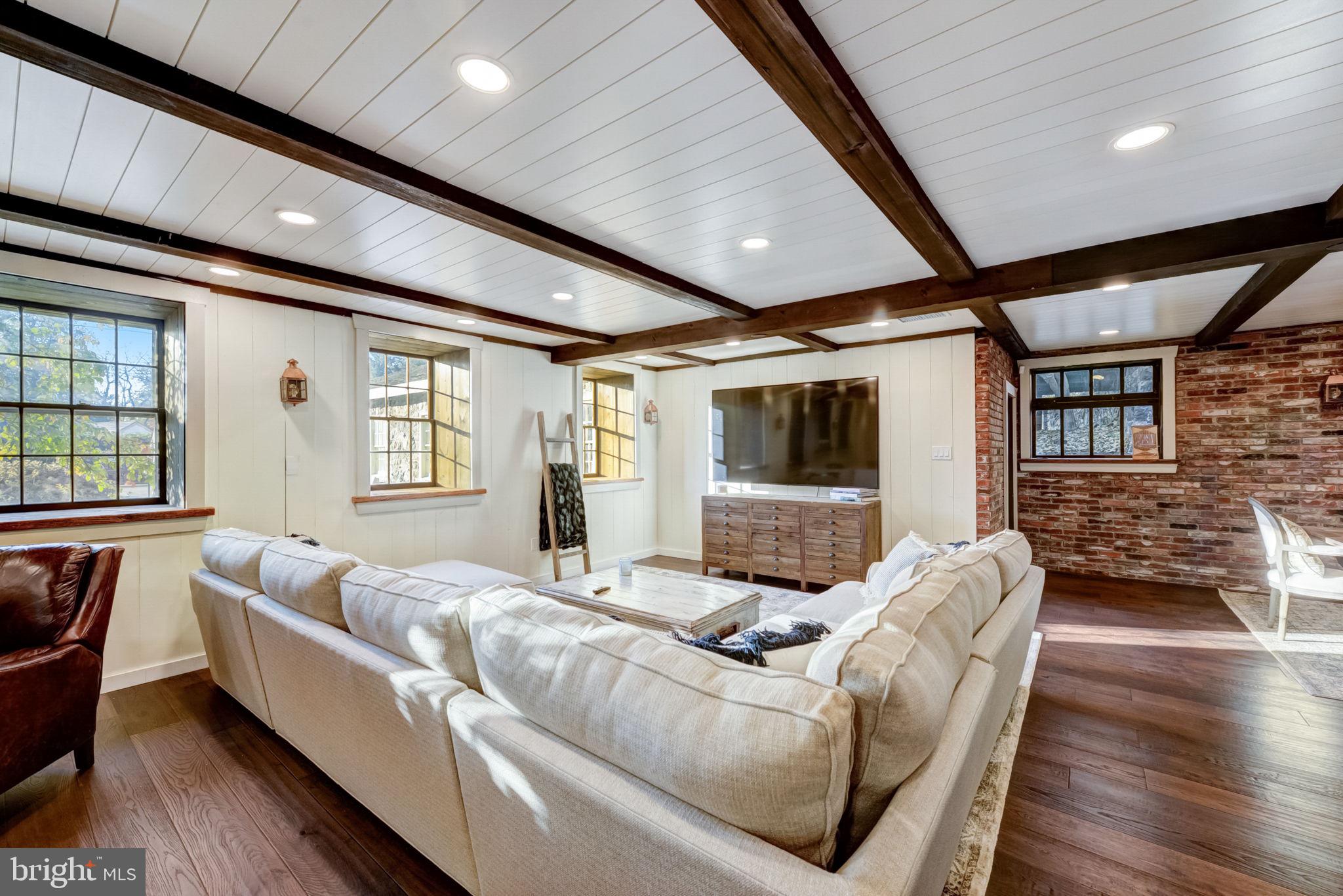 RADNOR HUNT - Residential