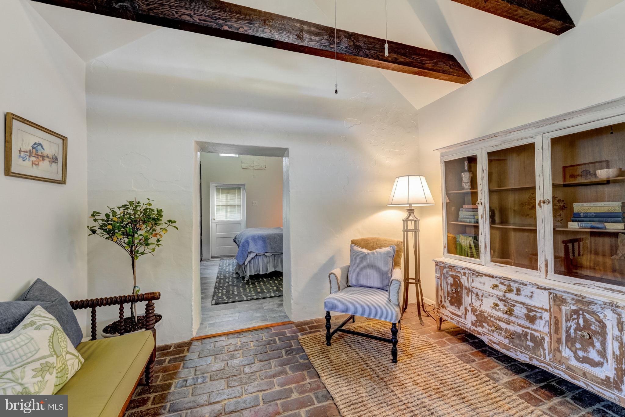 RADNOR HUNT - Residential