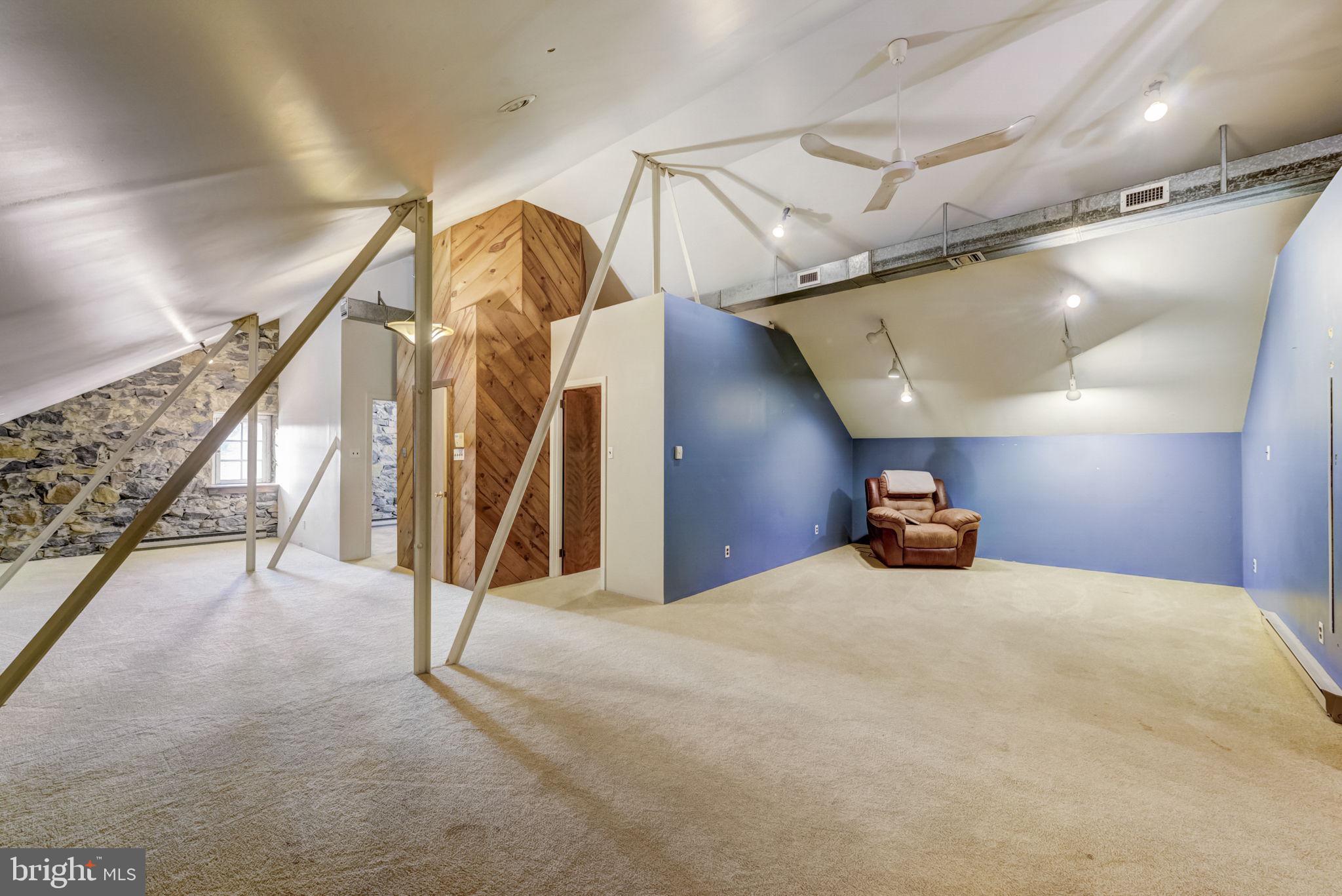 RADNOR HUNT - Residential