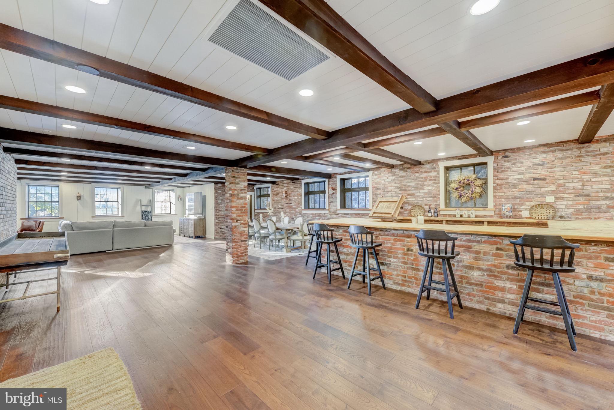 RADNOR HUNT - Residential