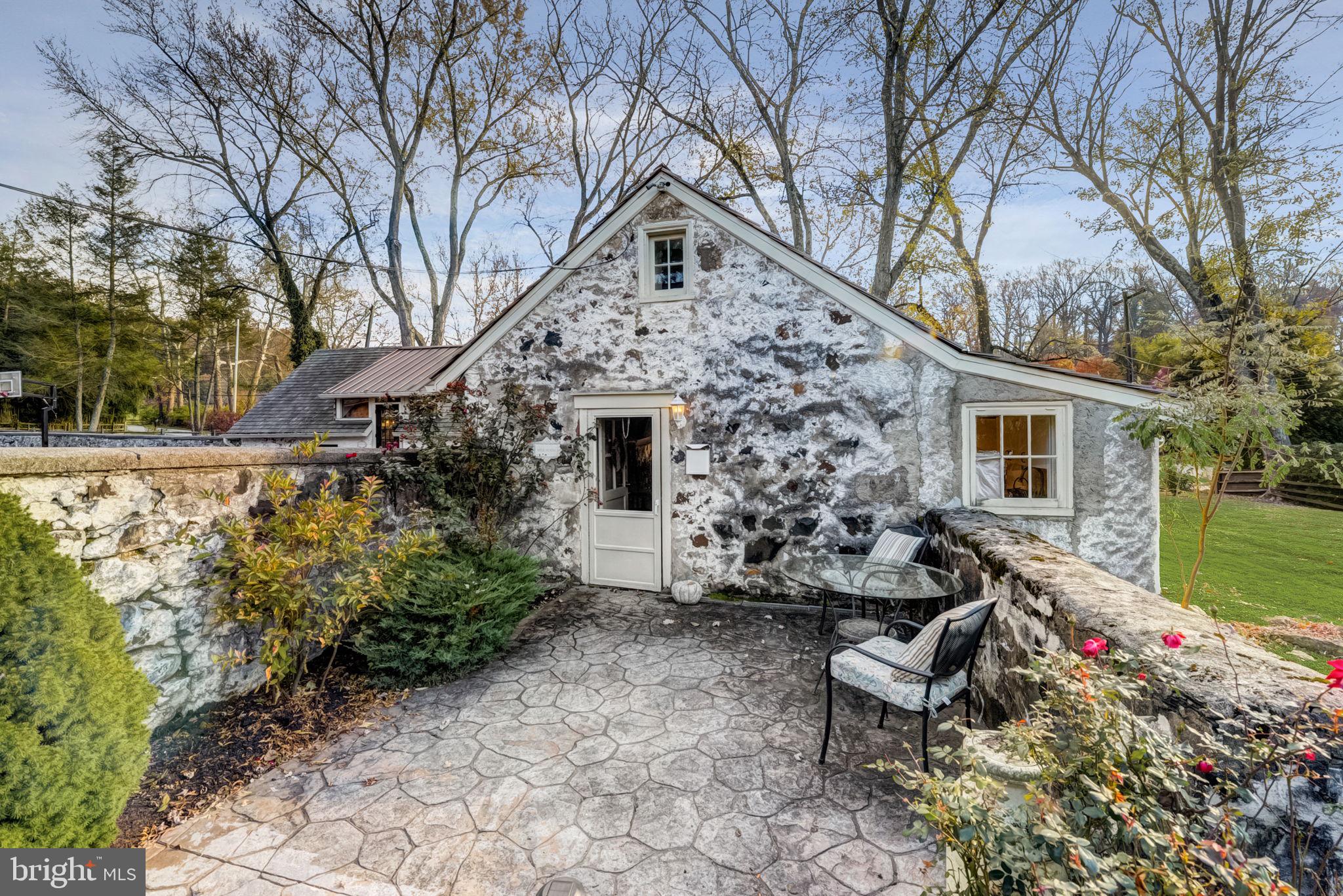 RADNOR HUNT - Residential