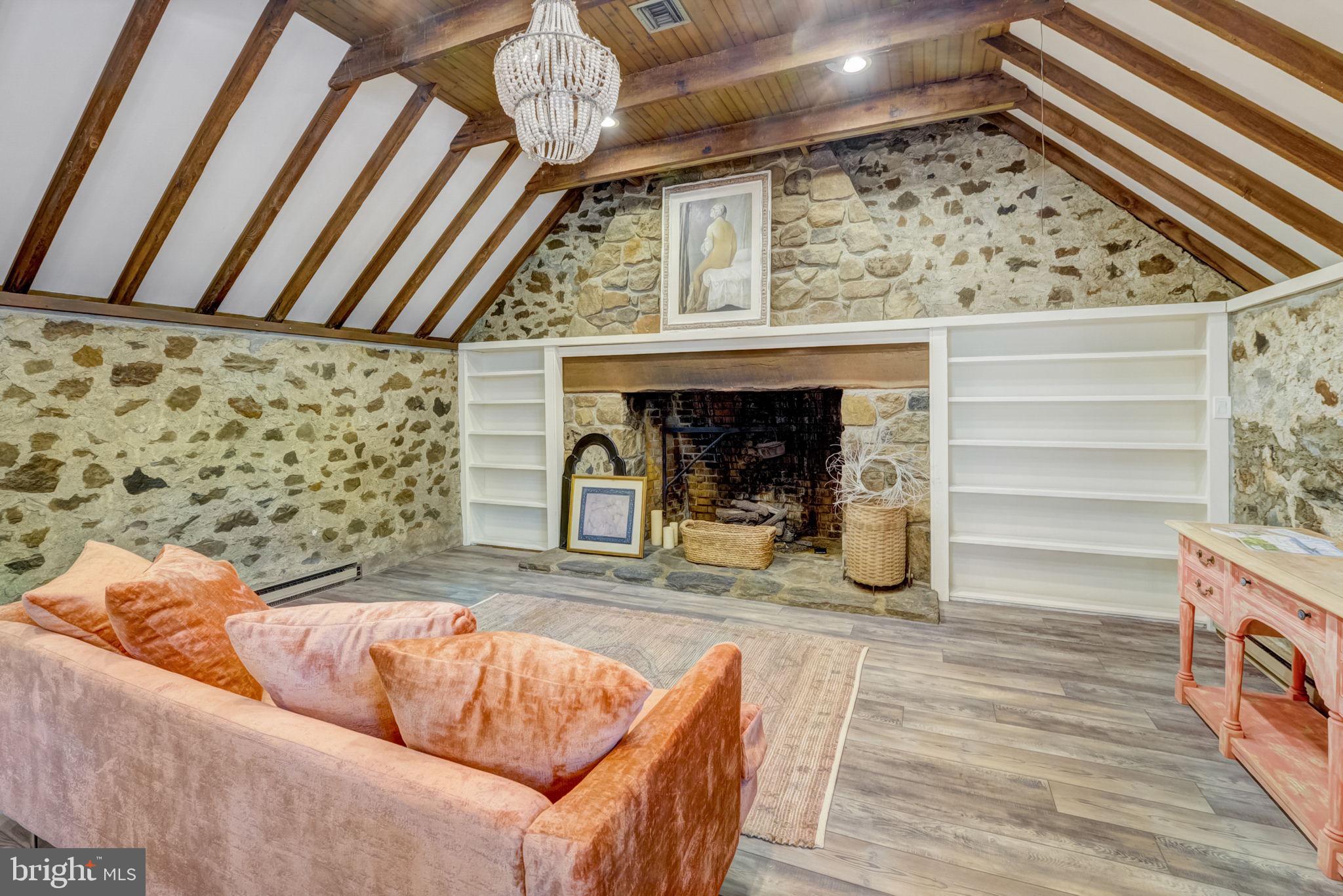 RADNOR HUNT - Residential