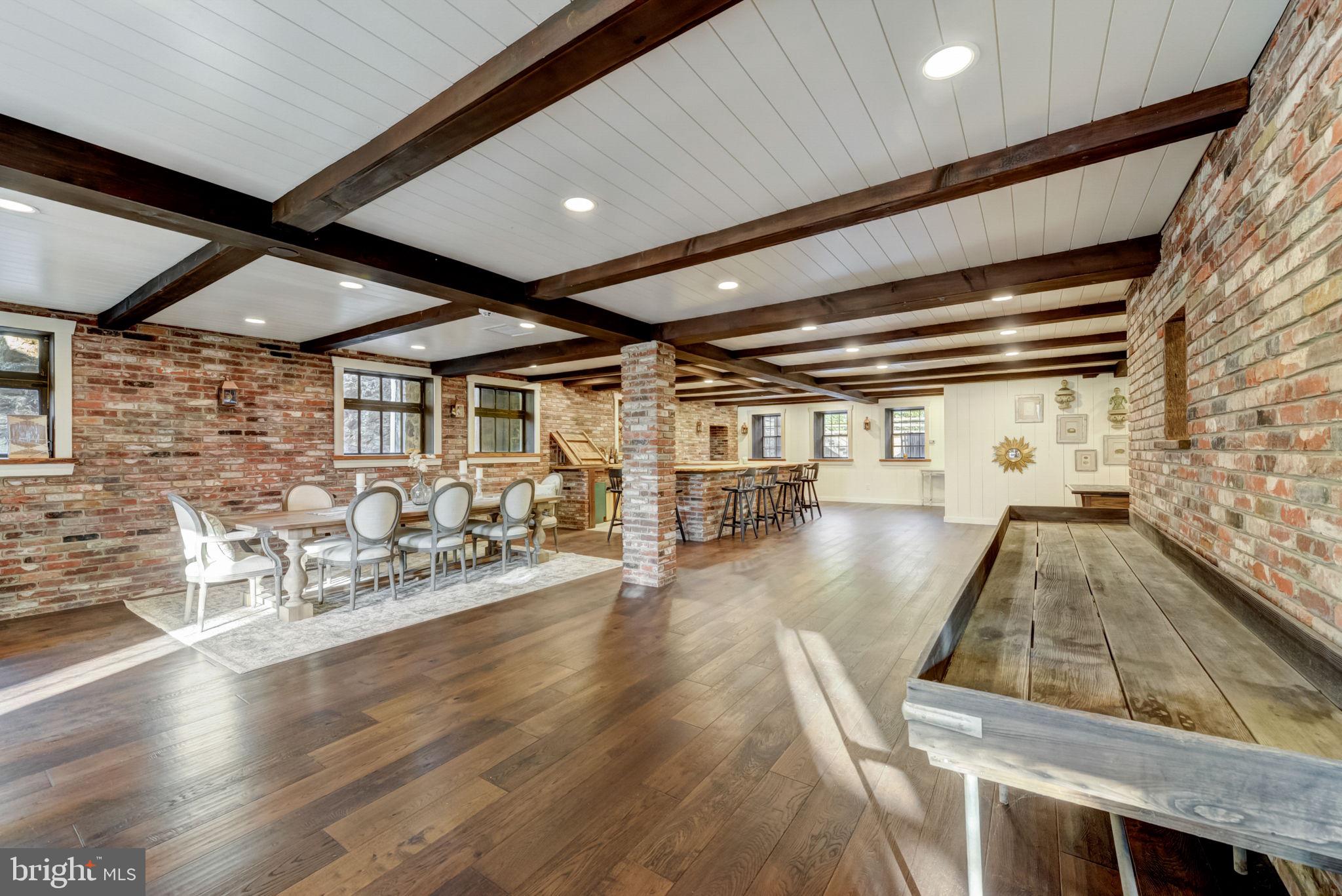 RADNOR HUNT - Residential