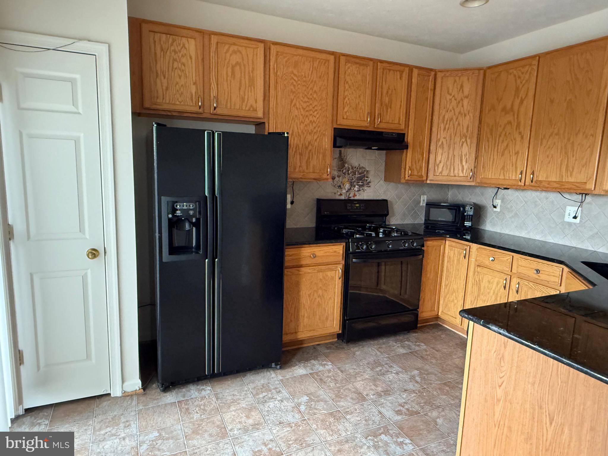 VILLAGE OF MILL RUN - Residential Lease