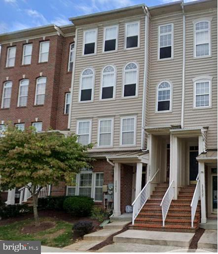Amazing condo with a rear garage!! It will be professionally cleaned after the current tenant moves out. Carpet will be cleaned and fresh paint. NO PETS. Available August 30th