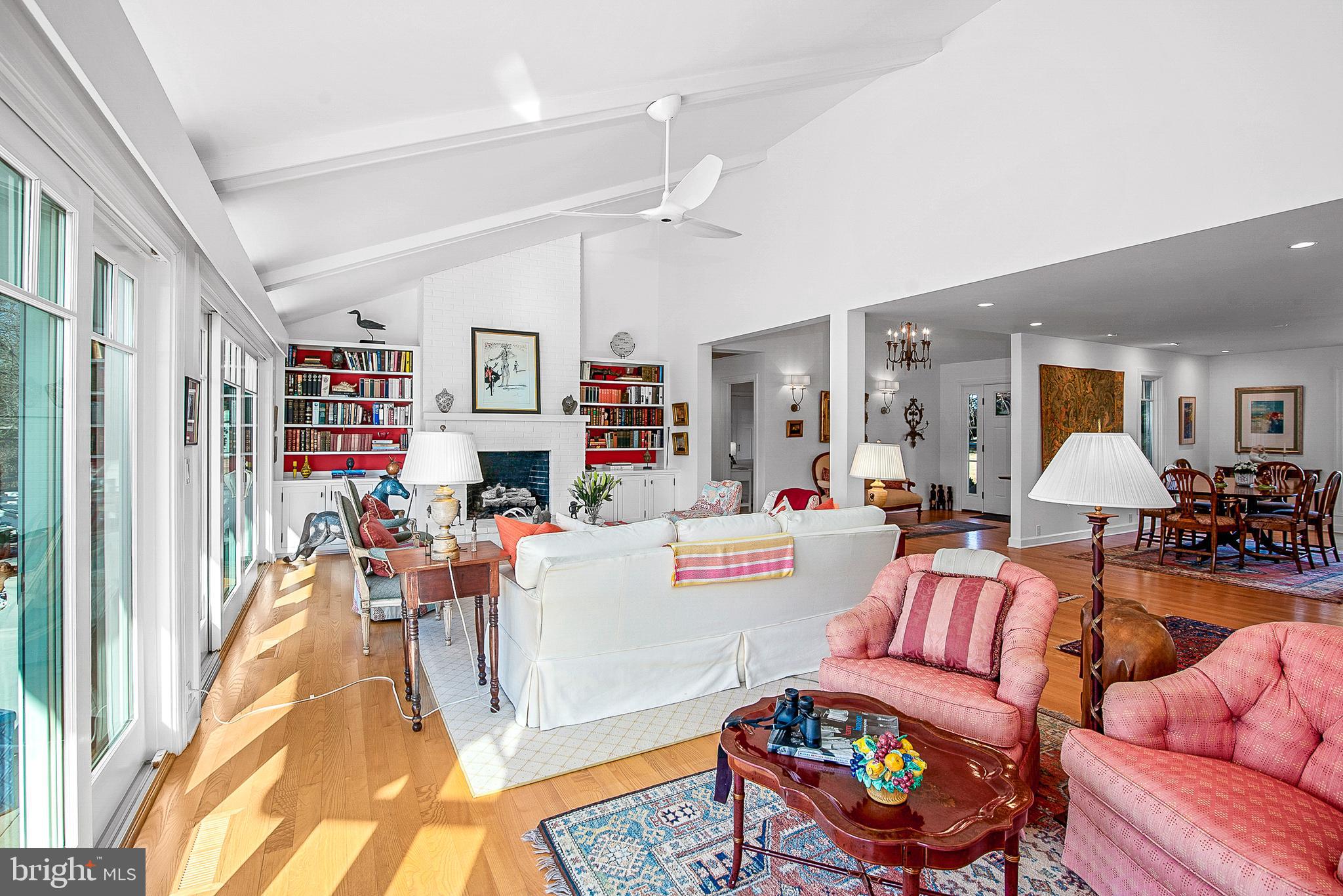 PIRATES COVE - Residential