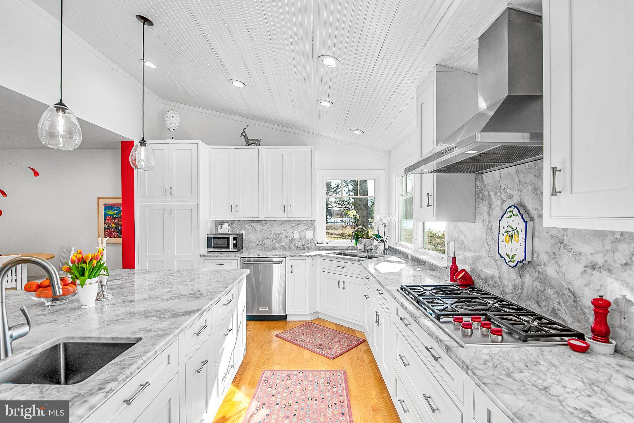 PIRATES COVE - Residential