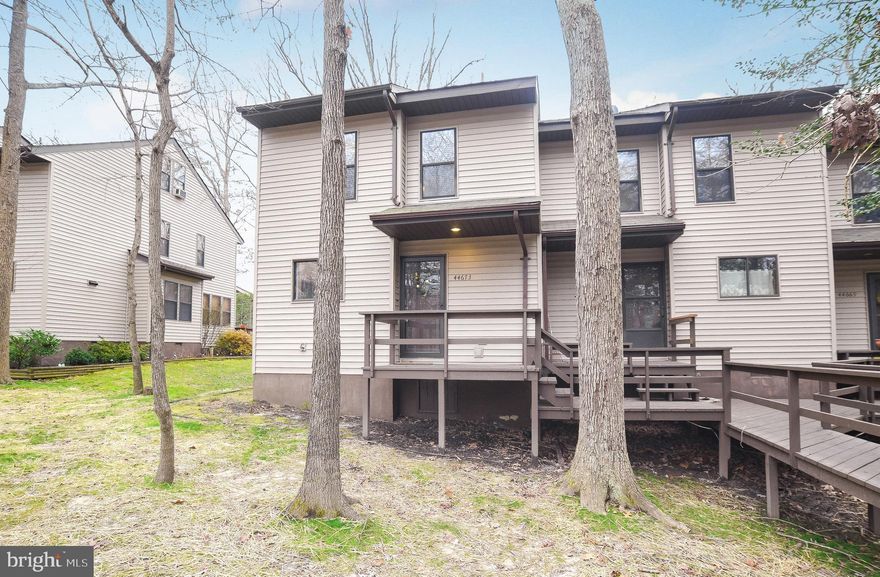 Real nice 3 level end unit Townhome in Wildewood.   2/3 bedrooms, loft can be used as a bedroom or a office and a open floor plan.  Heat and AC are 7 years old.  Roof is 3 and hot water heater is 2.  New siding approx. 7 years ago.  Sunken Living room and lots of natural light.  HOA includes all grass cutting.