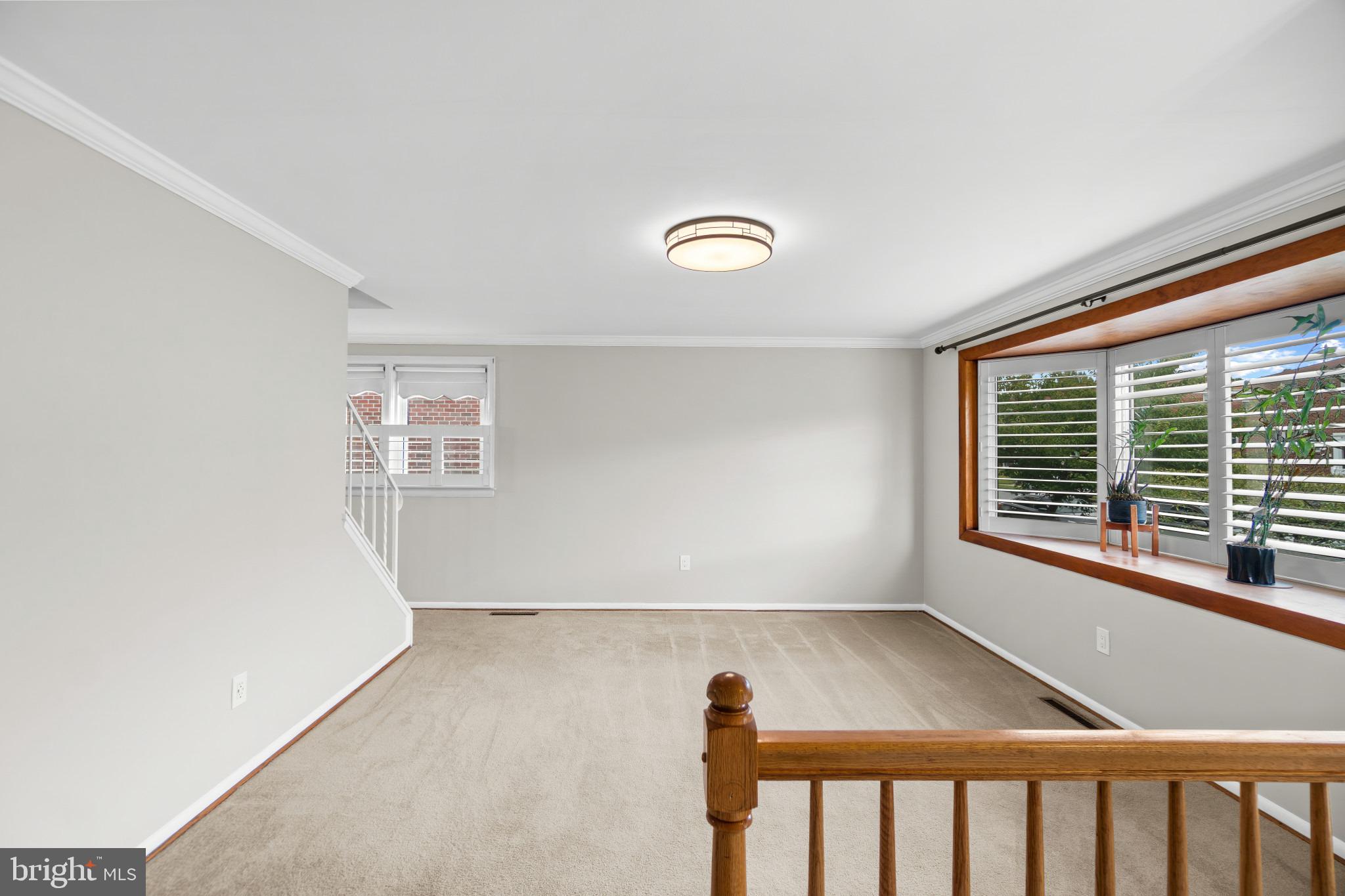 943 CIRCLE DRIVE