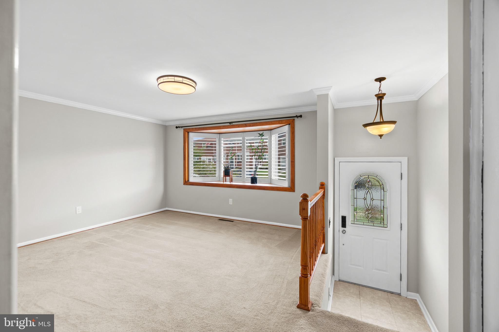 943 CIRCLE DRIVE