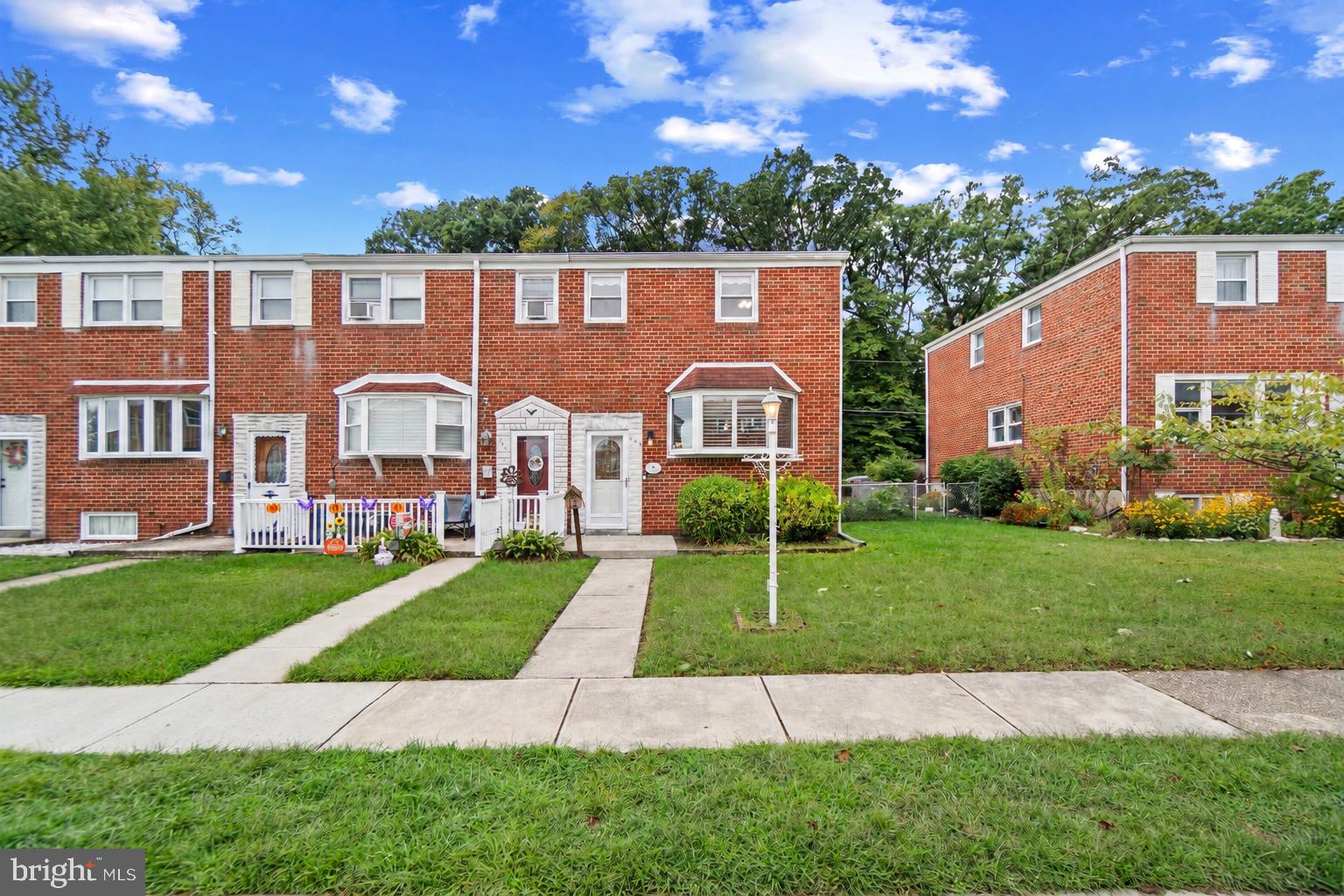 943 CIRCLE DRIVE