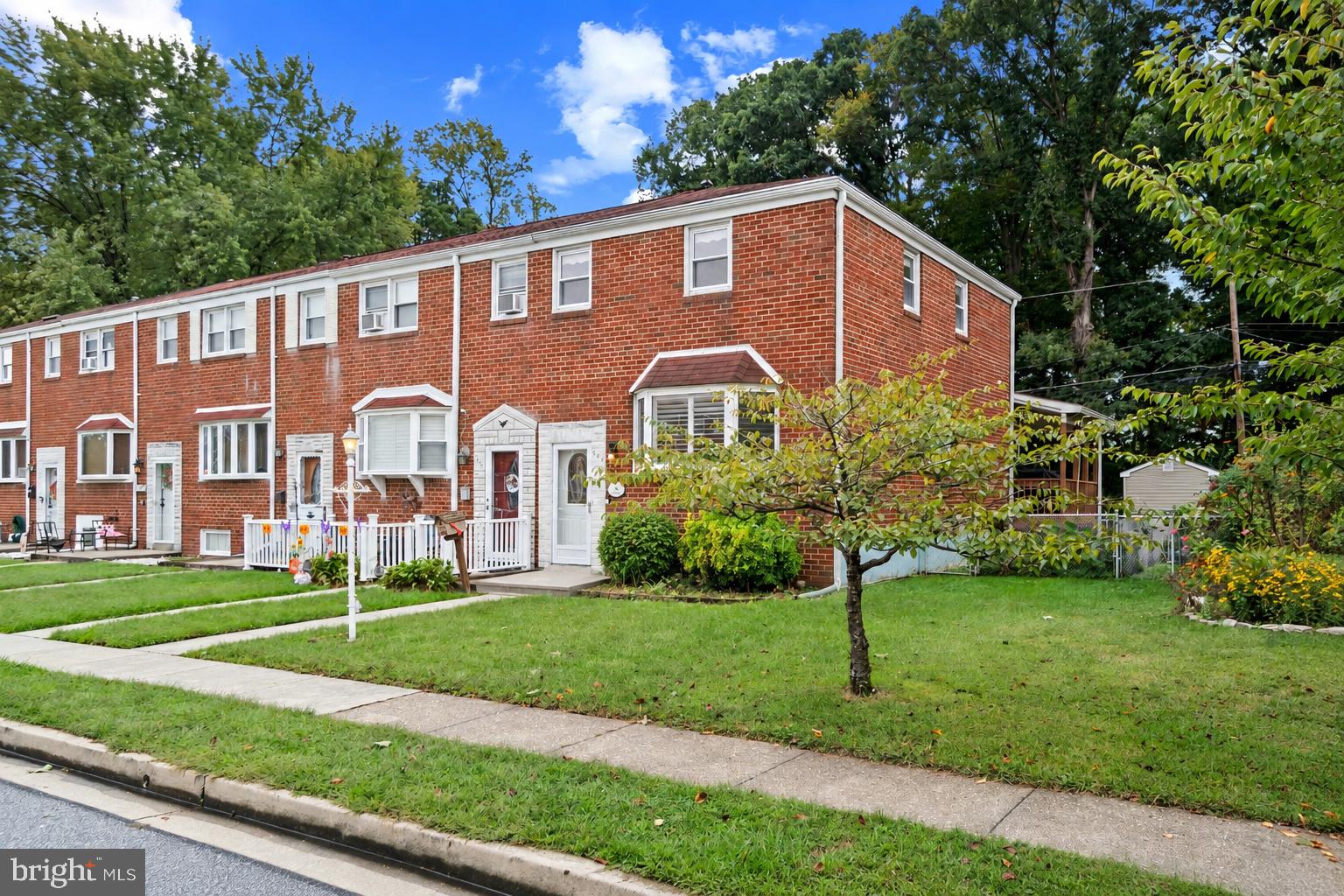 943 CIRCLE DRIVE