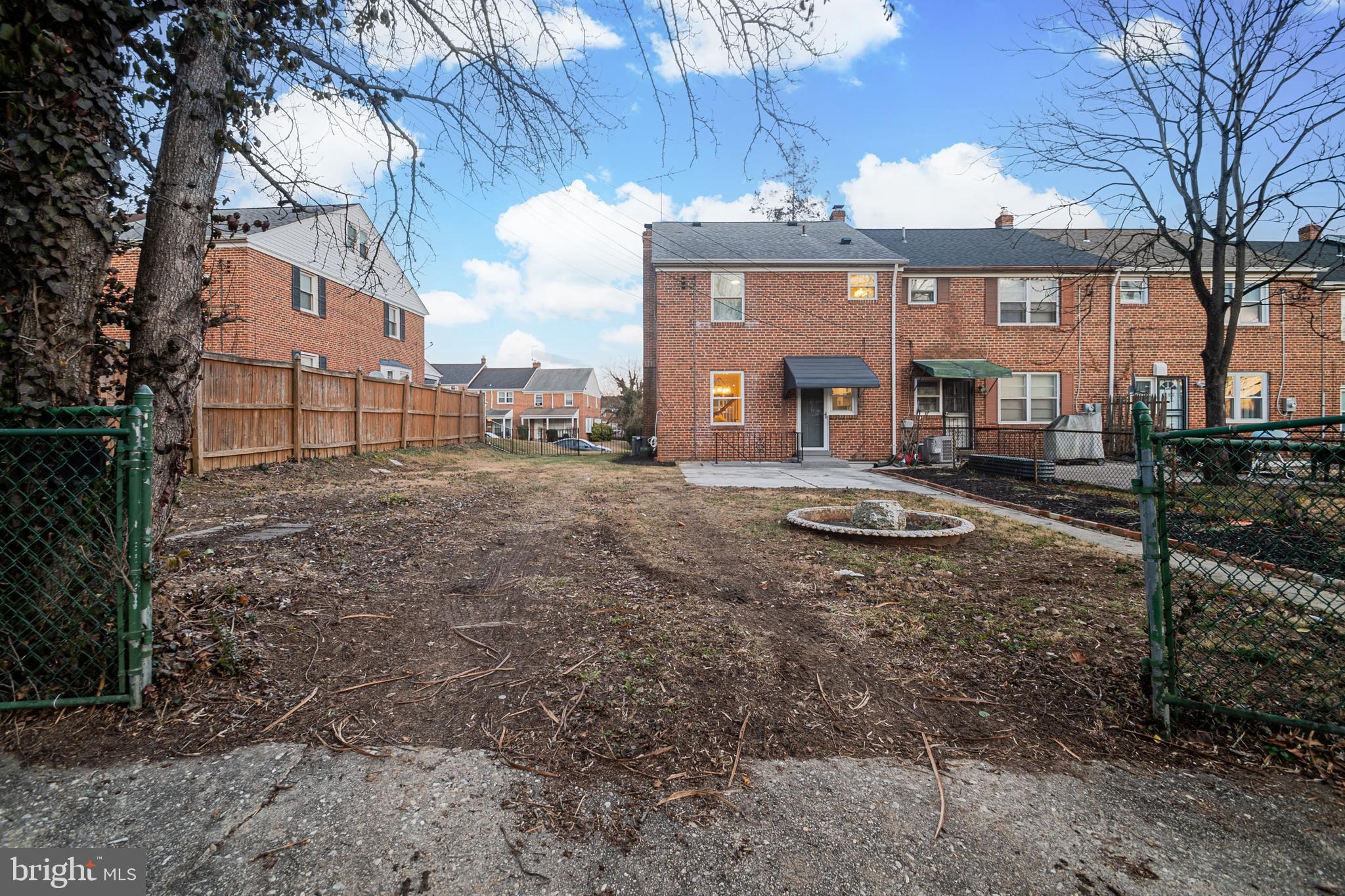 CHINQUAPIN PARK - Residential