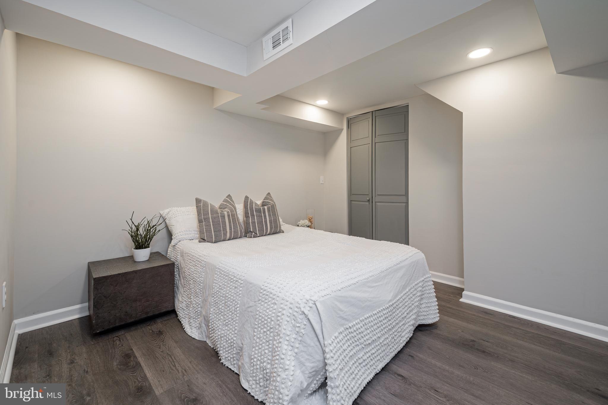 CHINQUAPIN PARK - Residential