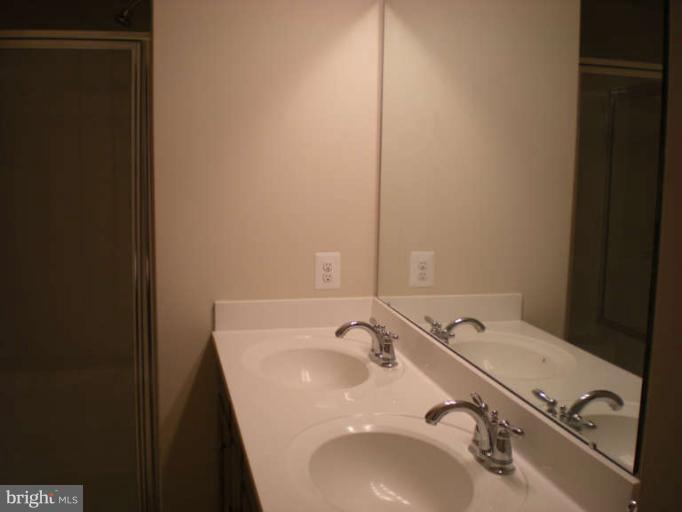 VILLAGES OF URBANA - Residential Lease