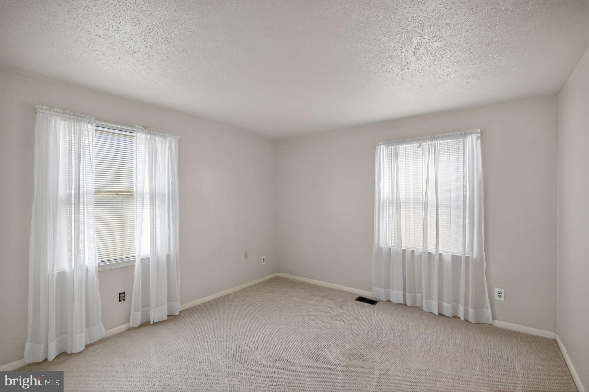 LAWNVALE - Residential