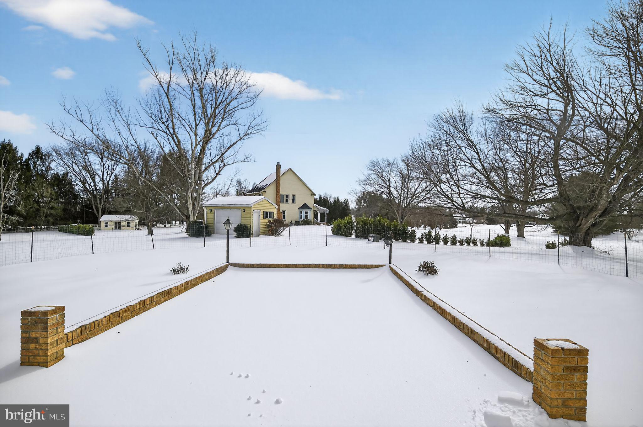 LAWNVALE - Residential