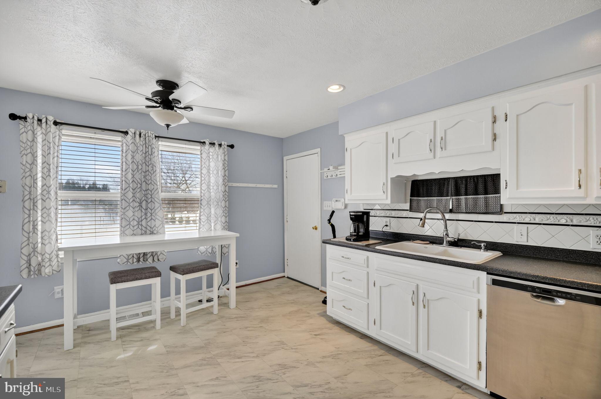 LAWNVALE - Residential