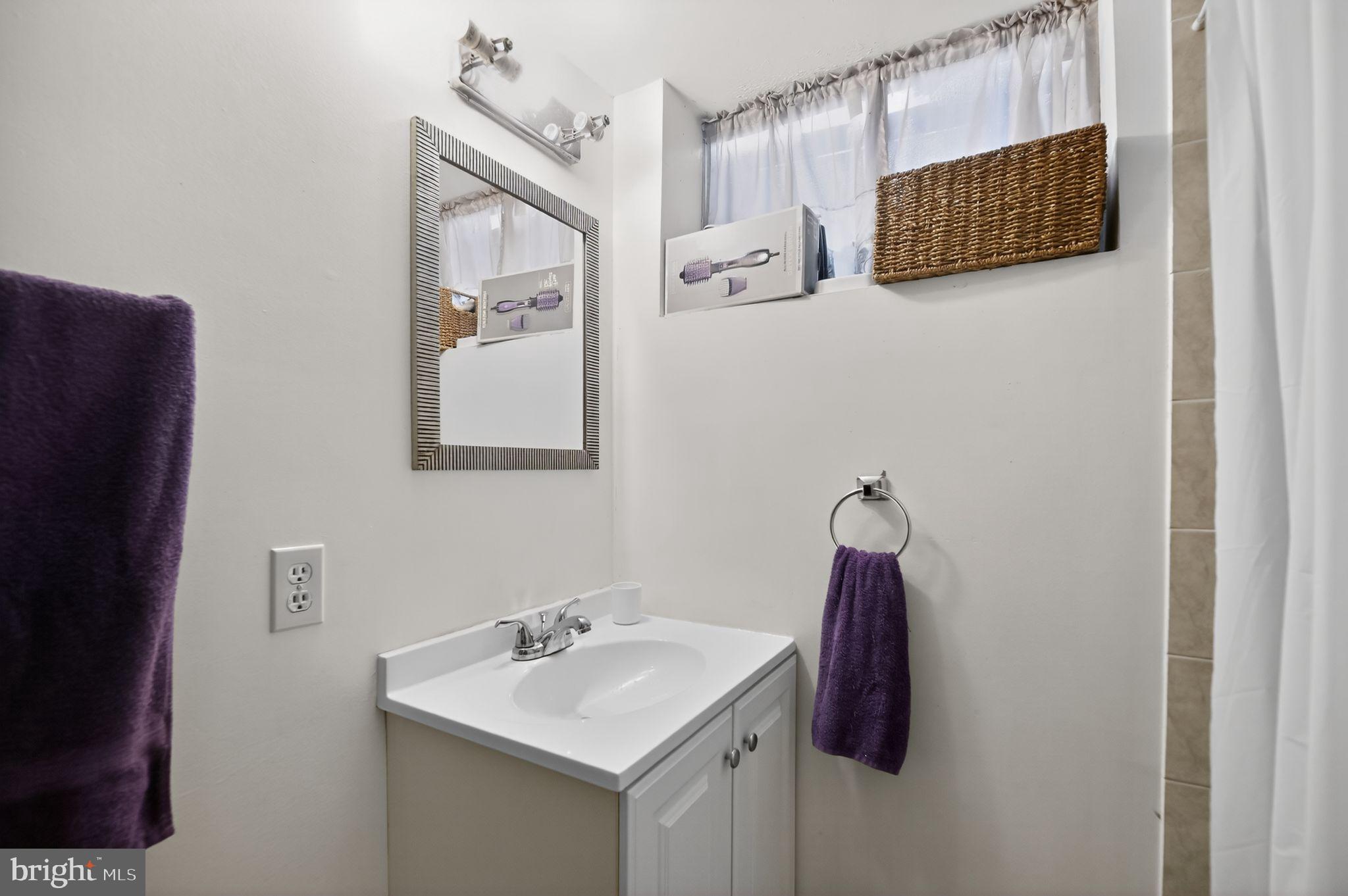 LAWNVALE - Residential