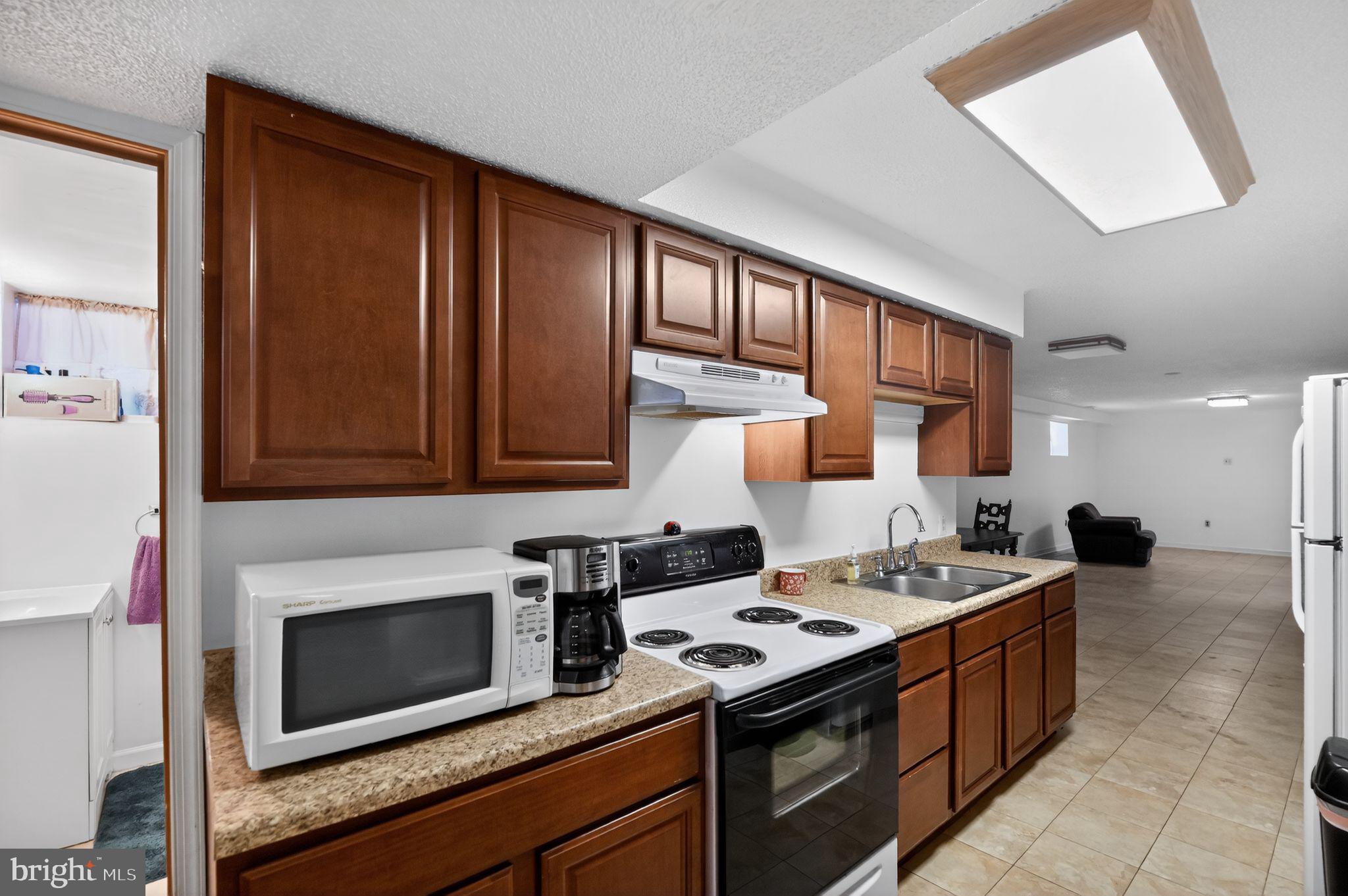 LAWNVALE - Residential