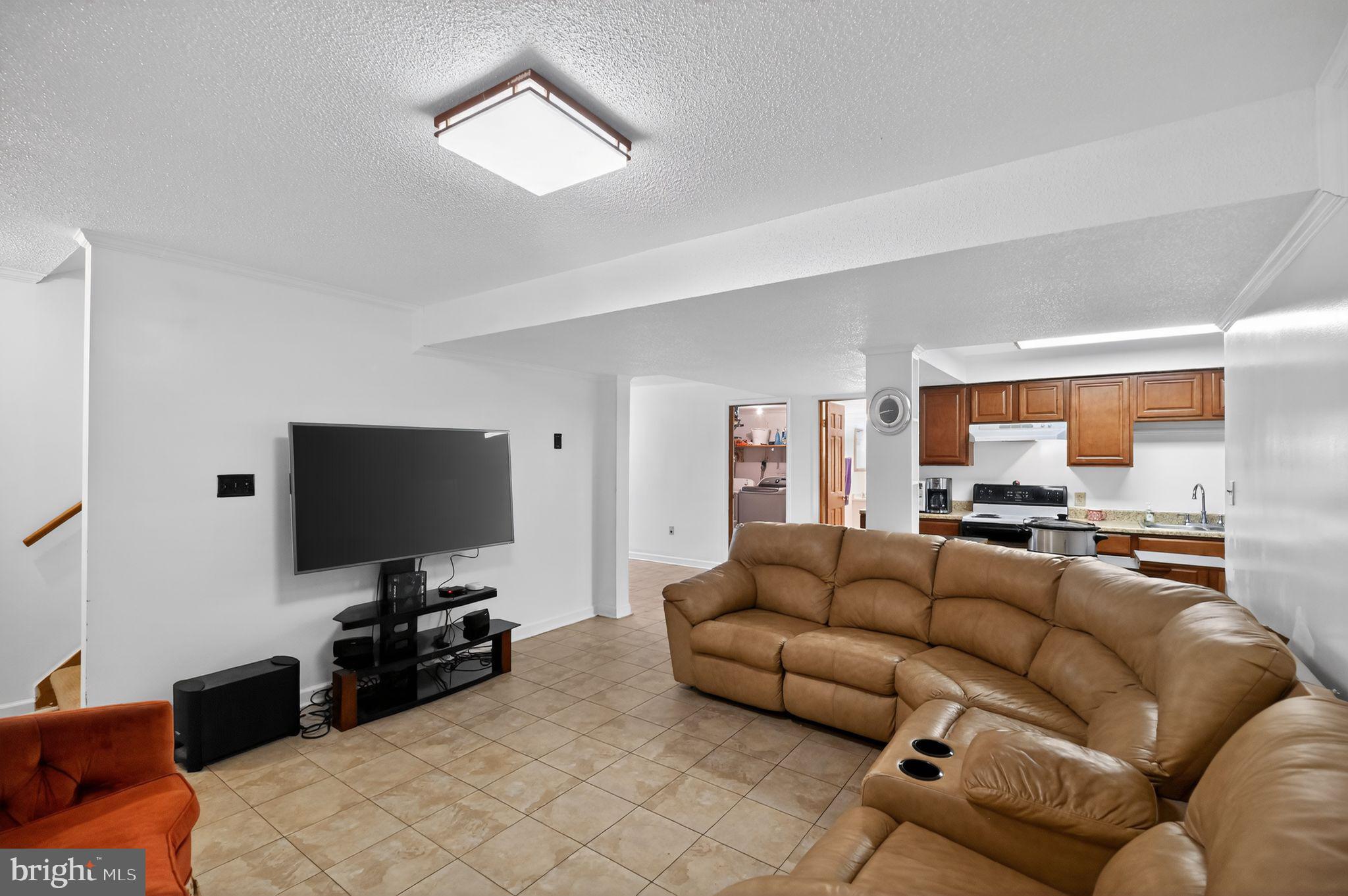 LAWNVALE - Residential