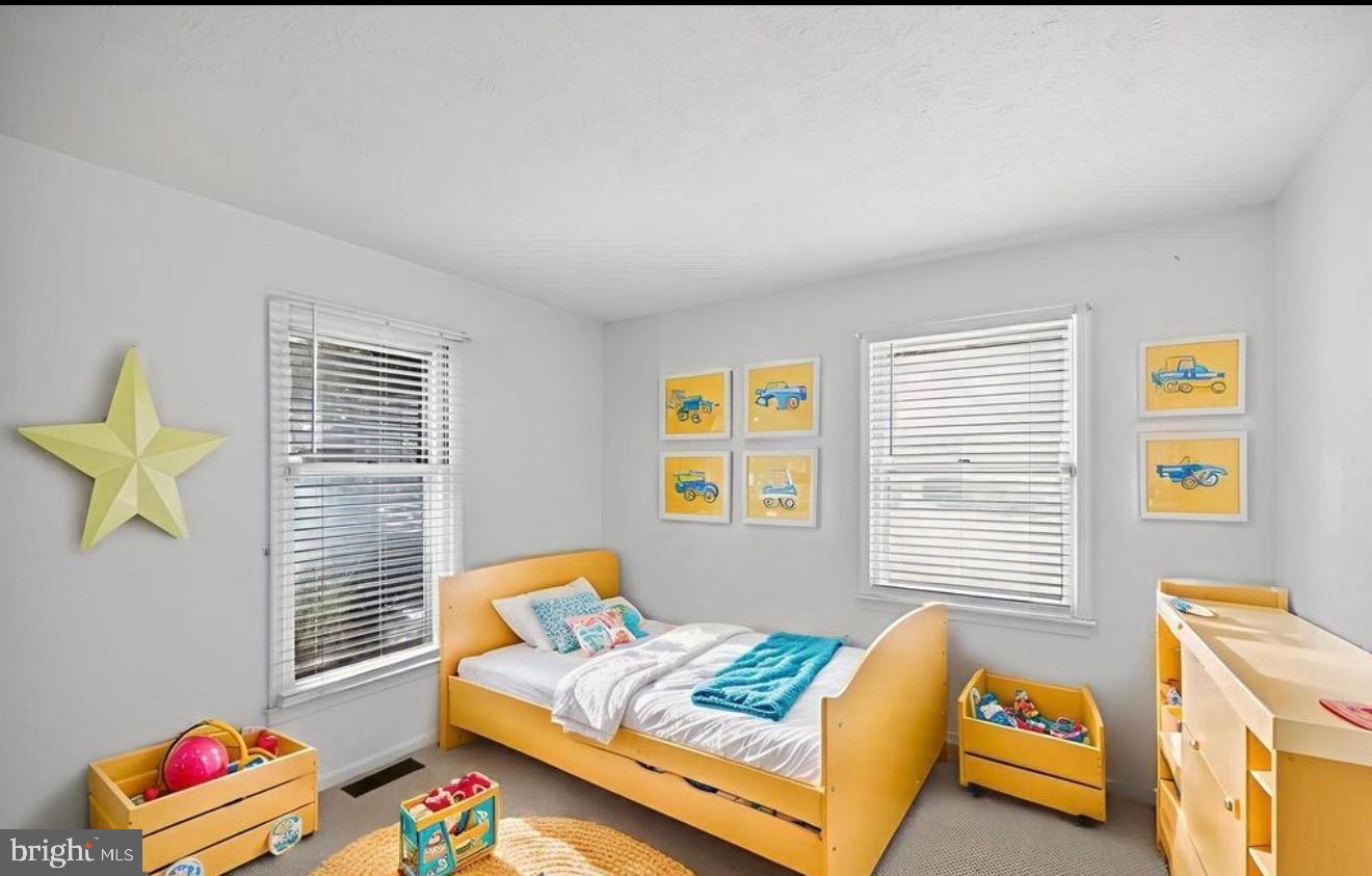 LAWNVALE - Residential