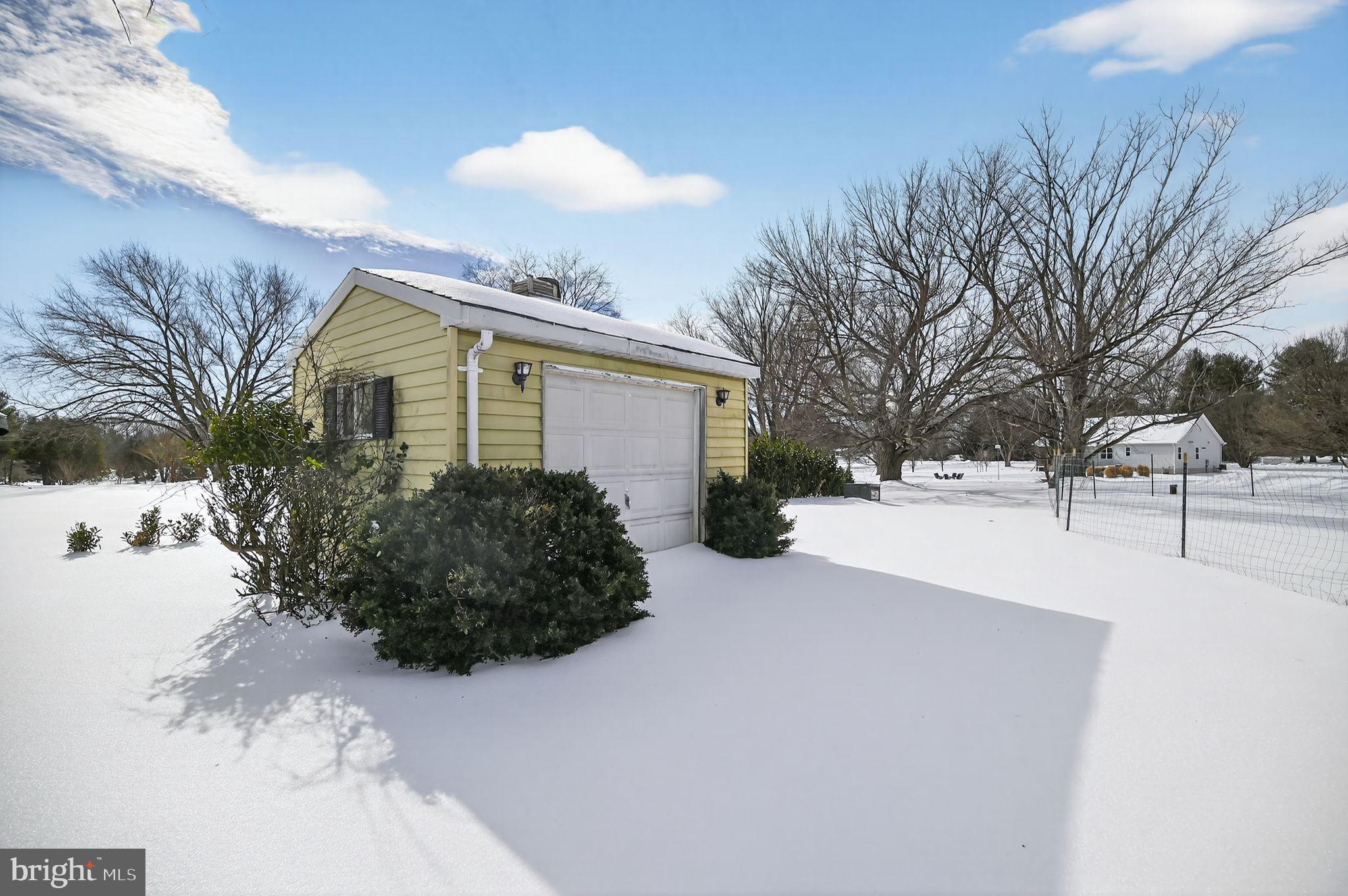 LAWNVALE - Residential