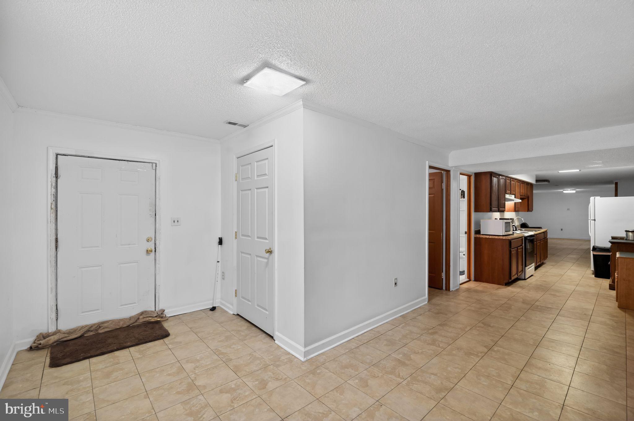 LAWNVALE - Residential