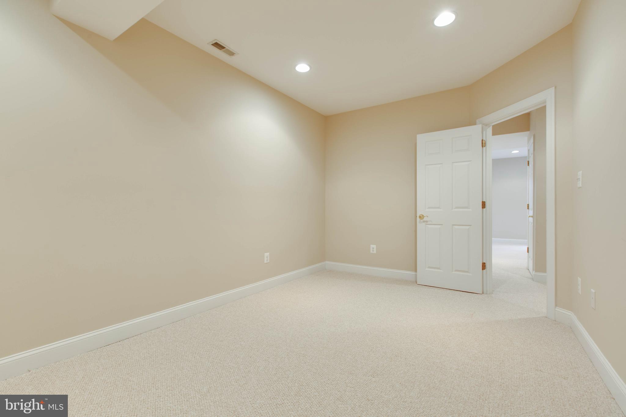 TRIADELPHIA WOODS - Residential