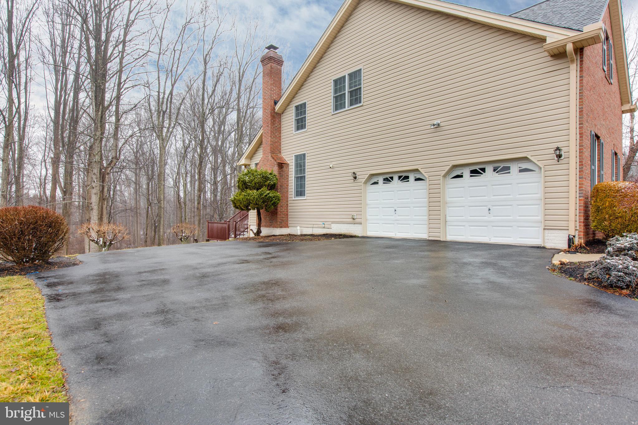 TRIADELPHIA WOODS - Residential