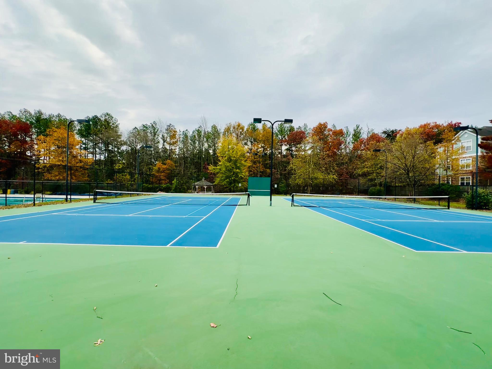 SEVEN OAKS - Residential