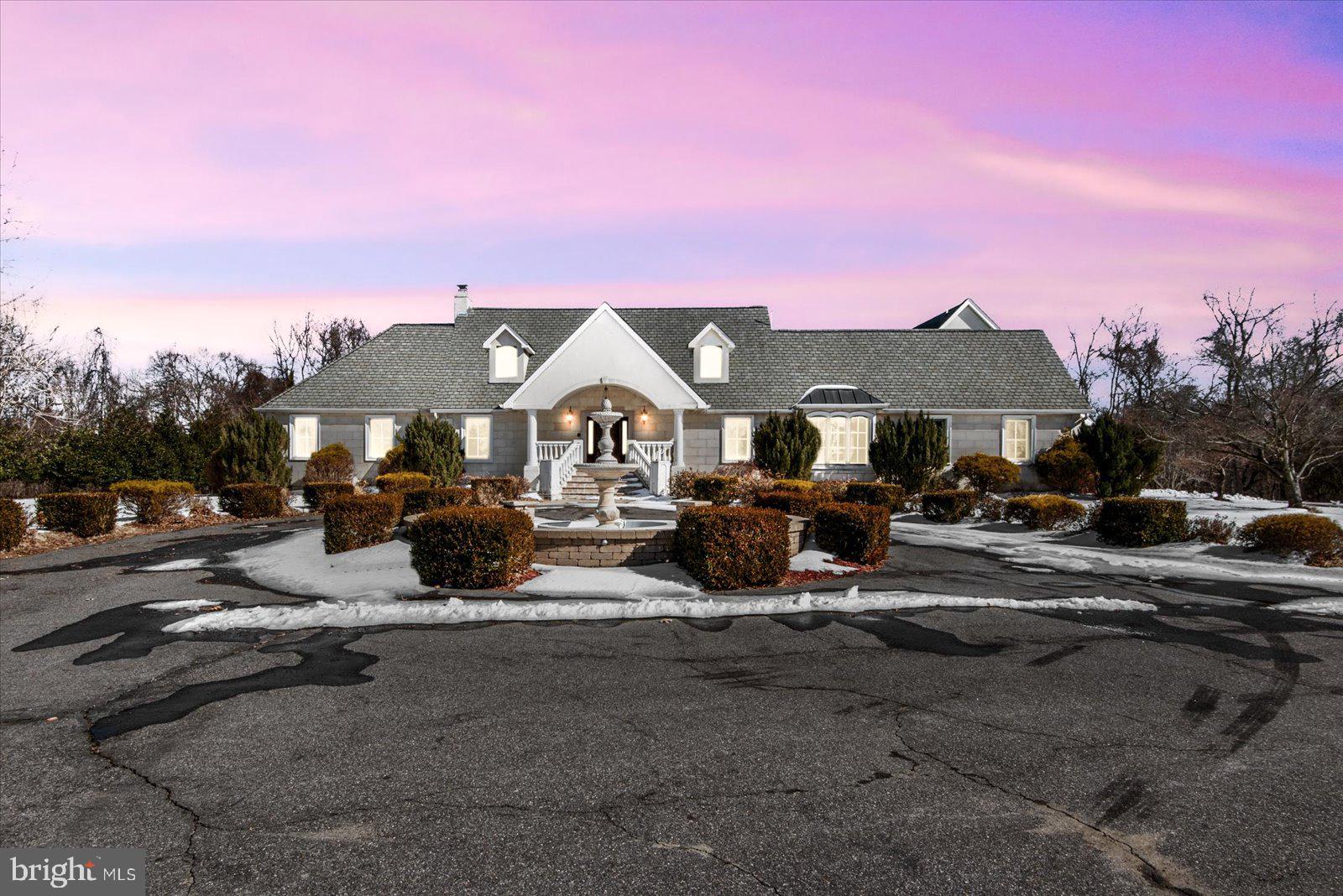 DEEPWATER COVE - Residential