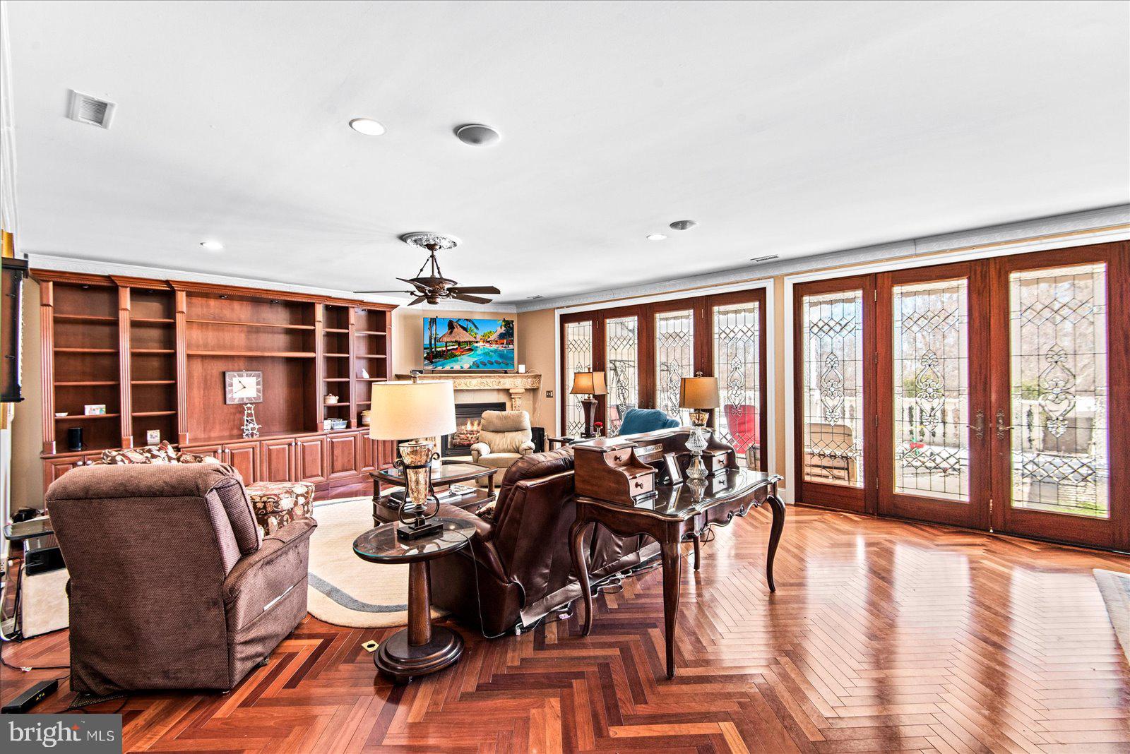 DEEPWATER COVE - Residential