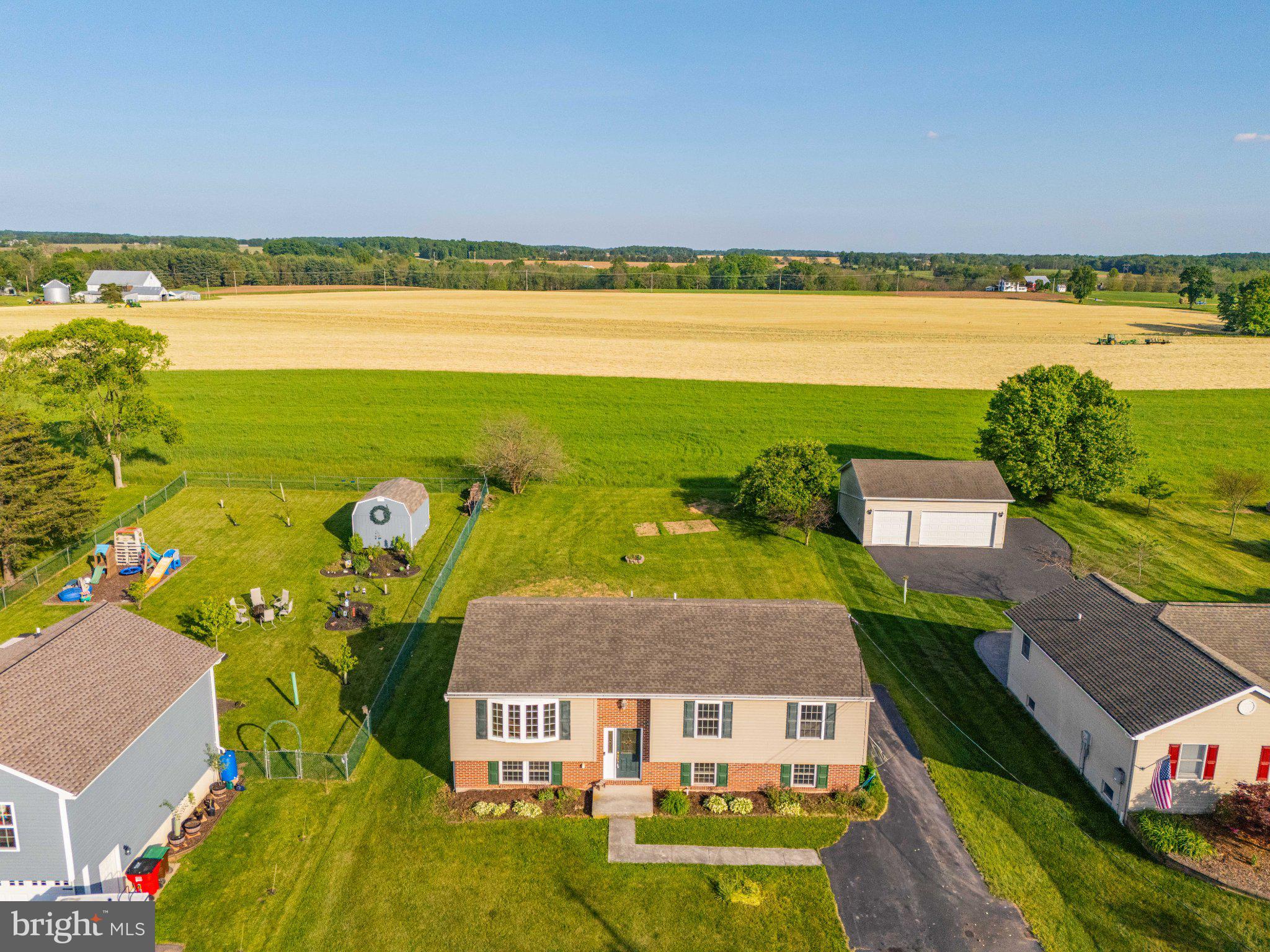 LAKE HERITAGE - Residential